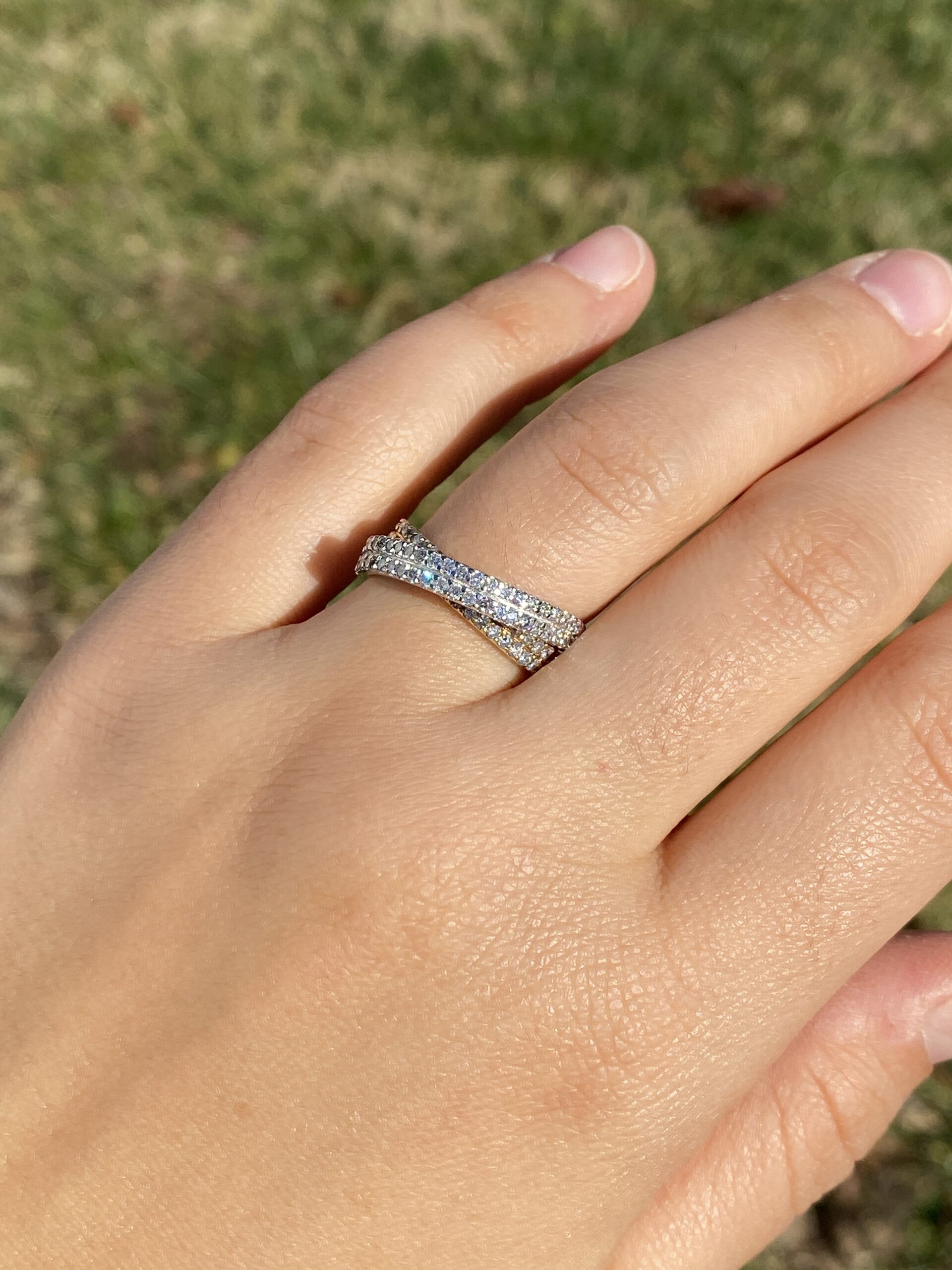 Rue de Rivoli: Two Tone Natural Diamond Crossover Ring - Image 11