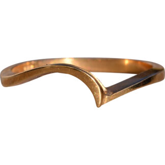 Mount Saint Elias: Wave ring in Yellow Gold
