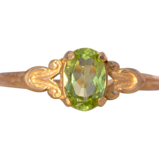 The Hove: Peridot Ring in Yellow Gold with Patterned Shank