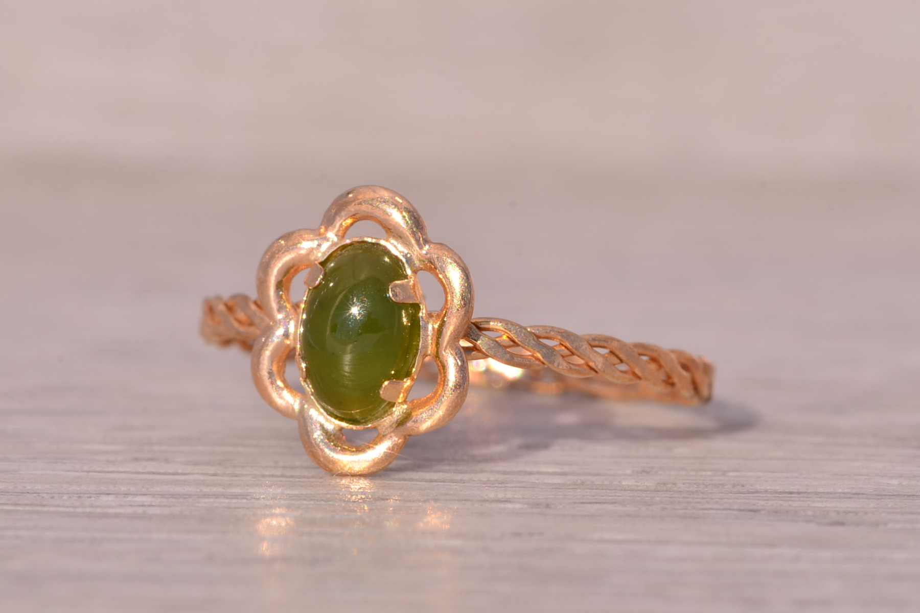 The Killarny: Nephrite Ring in Yellow Gold - Image 3