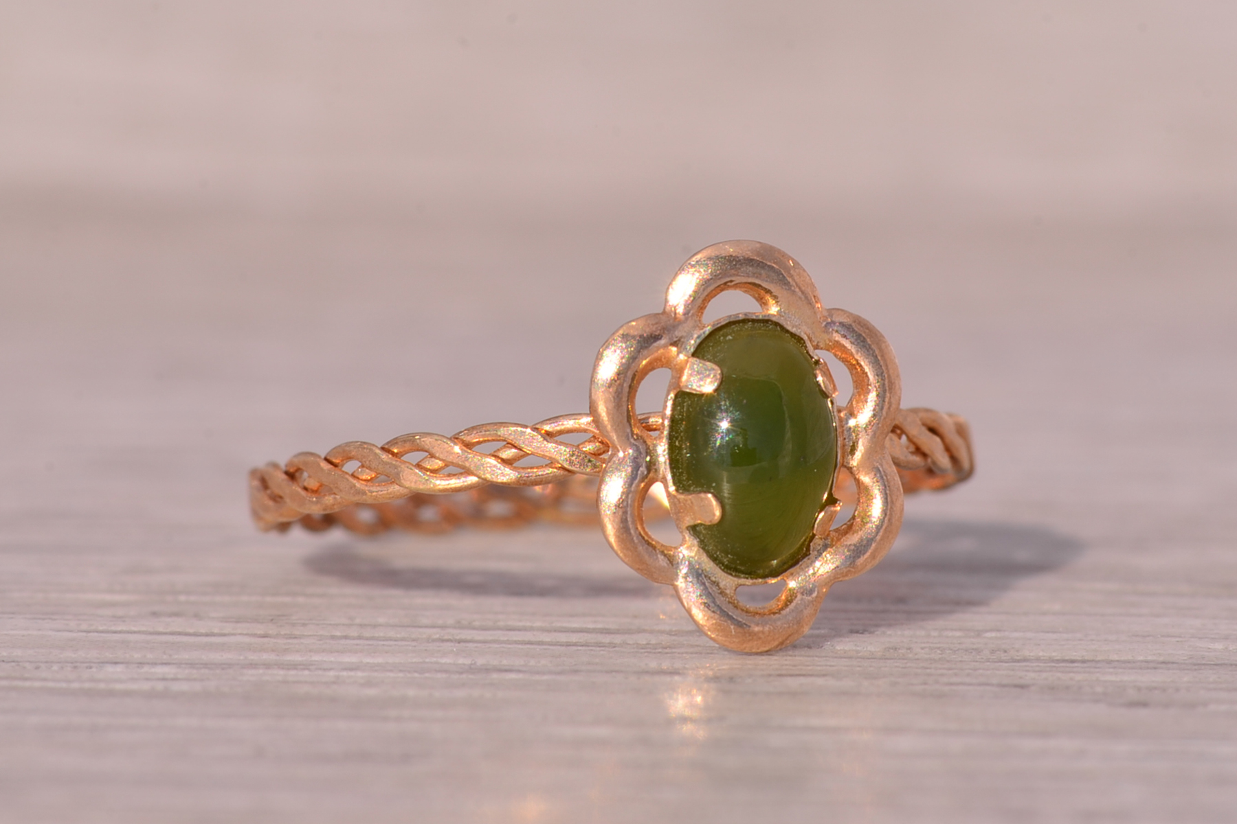 The Killarny: Nephrite Ring in Yellow Gold - Image 6