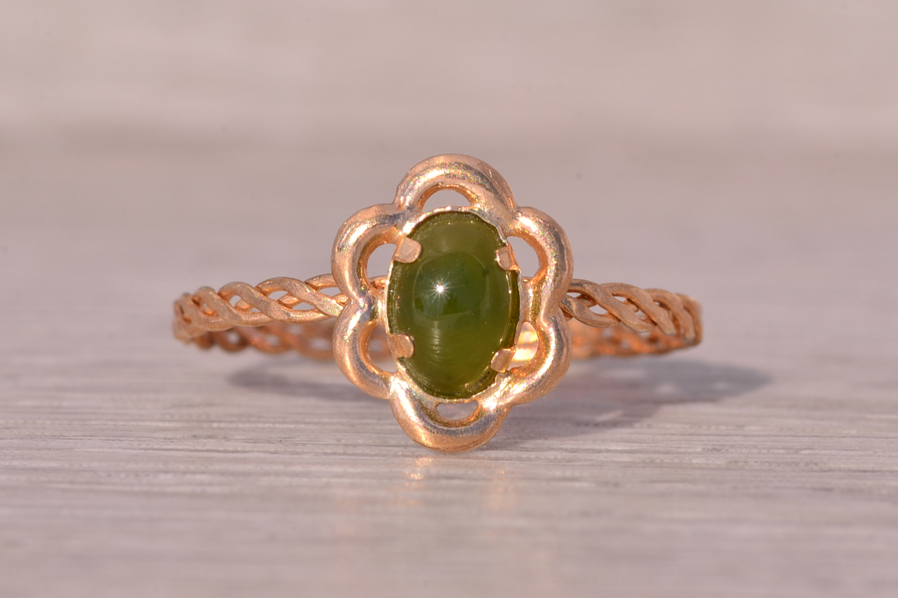 The Killarny: Nephrite Ring in Yellow Gold - Image 7