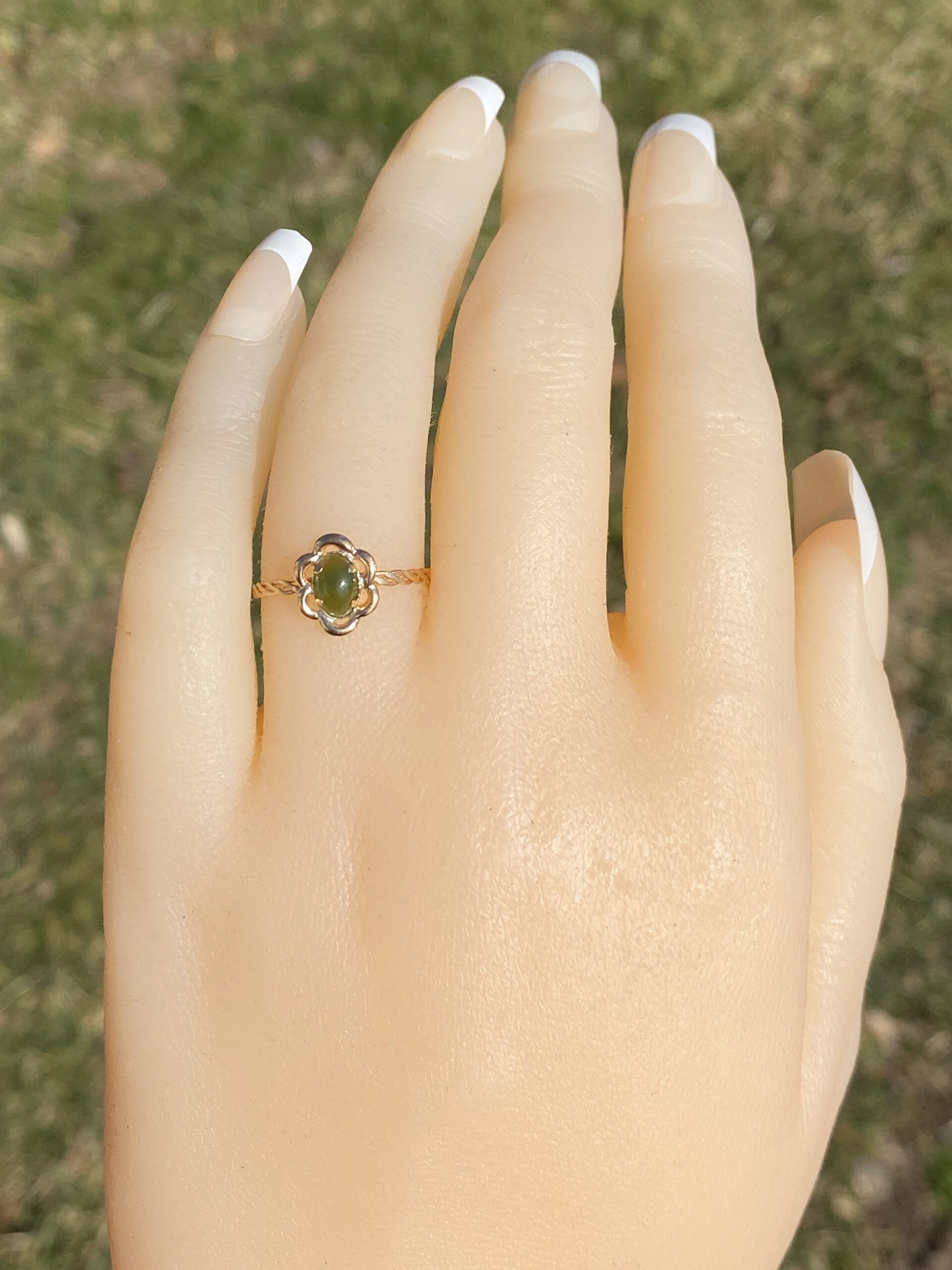 The Killarny: Nephrite Ring in Yellow Gold - Image 8