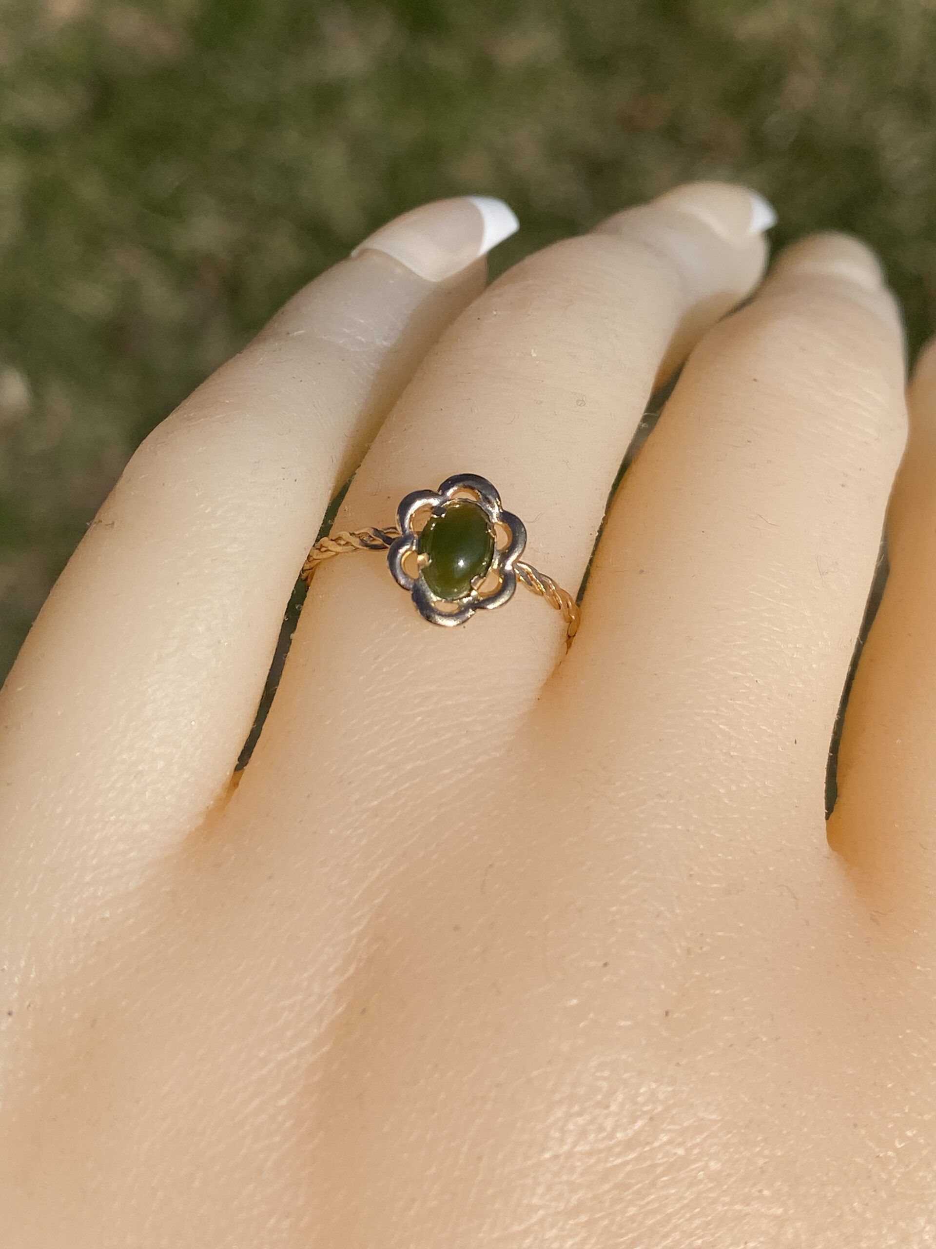 The Killarny: Nephrite Ring in Yellow Gold - Image 10