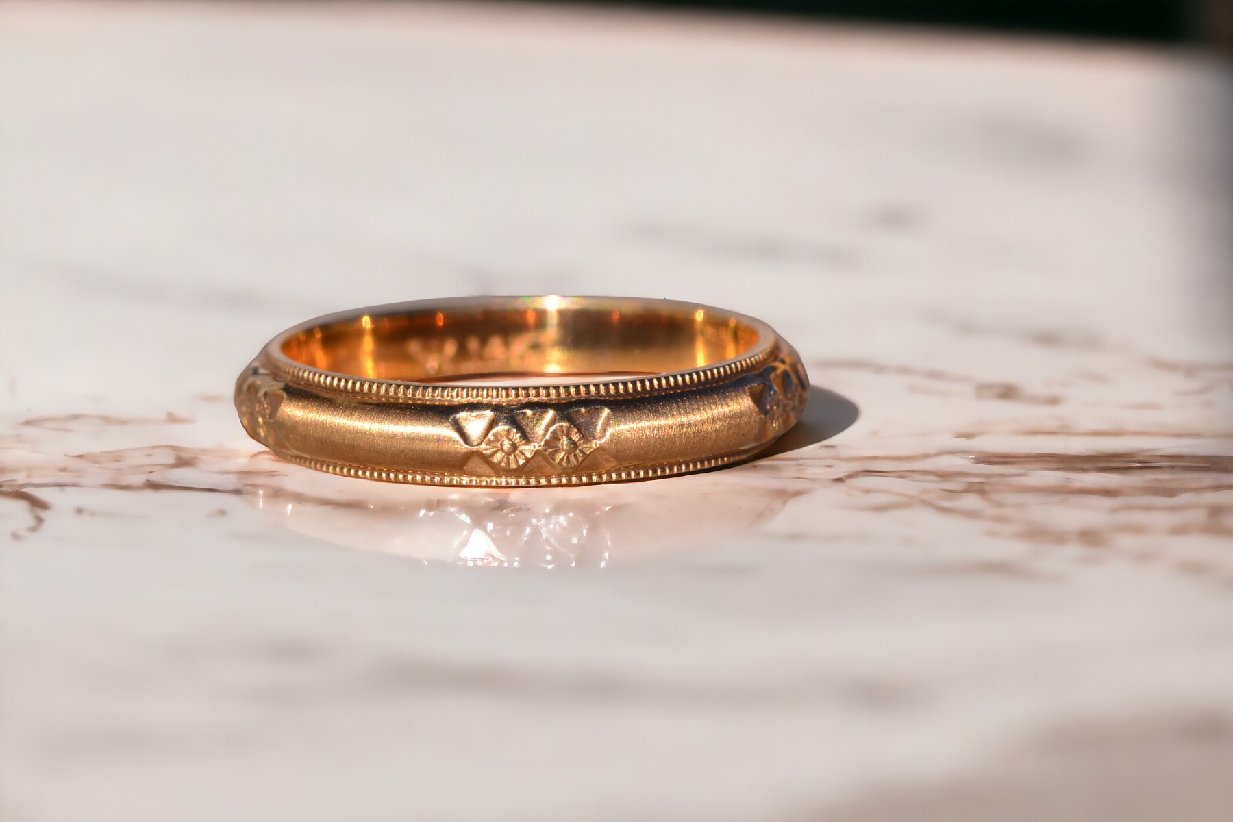 The Impressio: Antique New Old Stock Wedding Band in Yellow Gold - Image 8