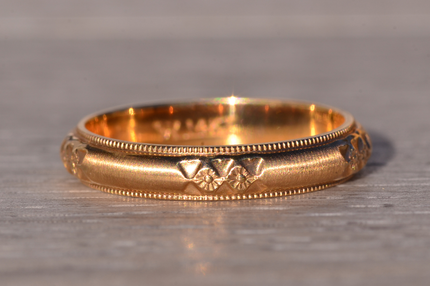 The Impressio: Antique New Old Stock Wedding Band in Yellow Gold - Image 2