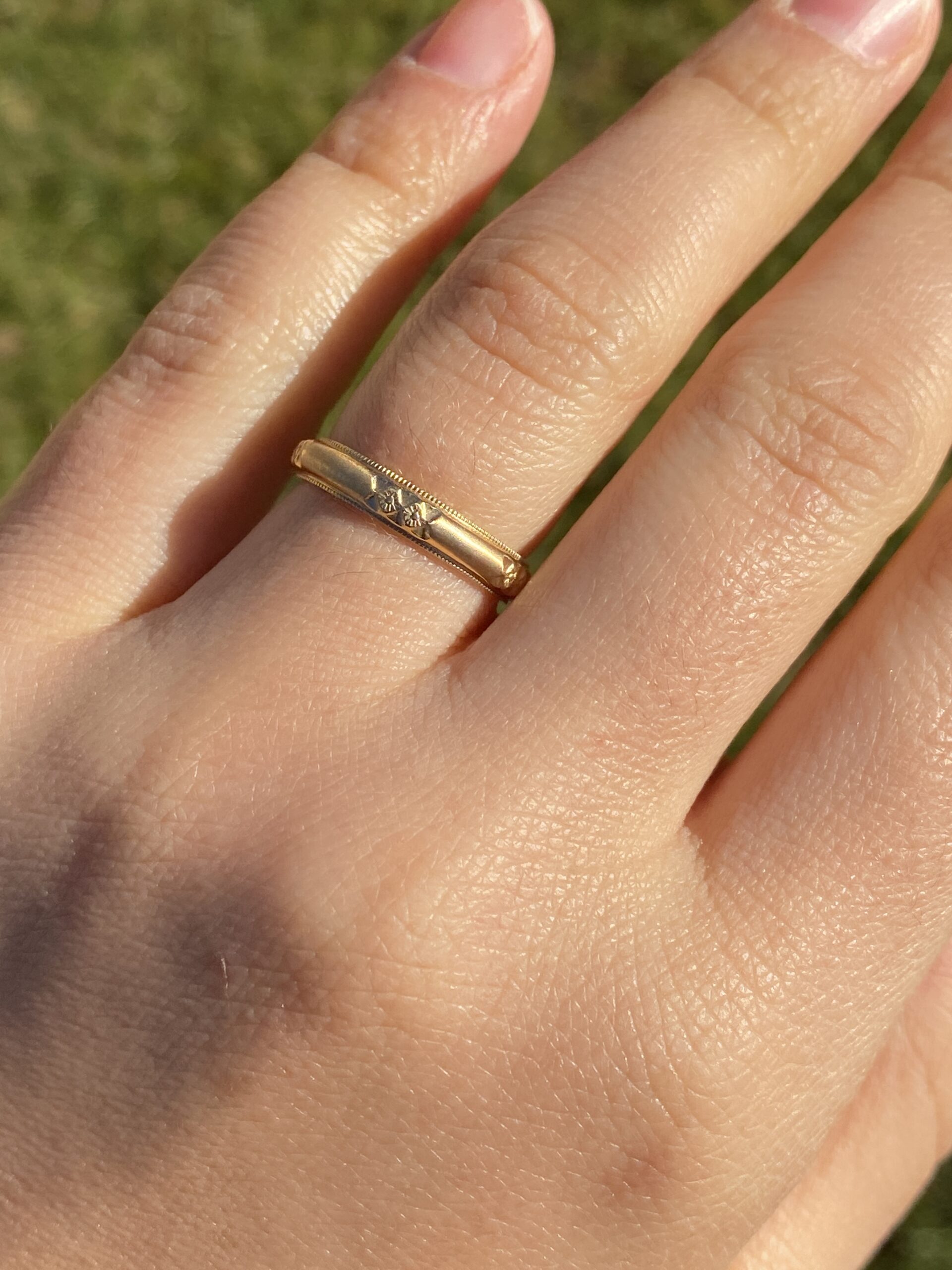 The Impressio: Antique New Old Stock Wedding Band in Yellow Gold - Image 6