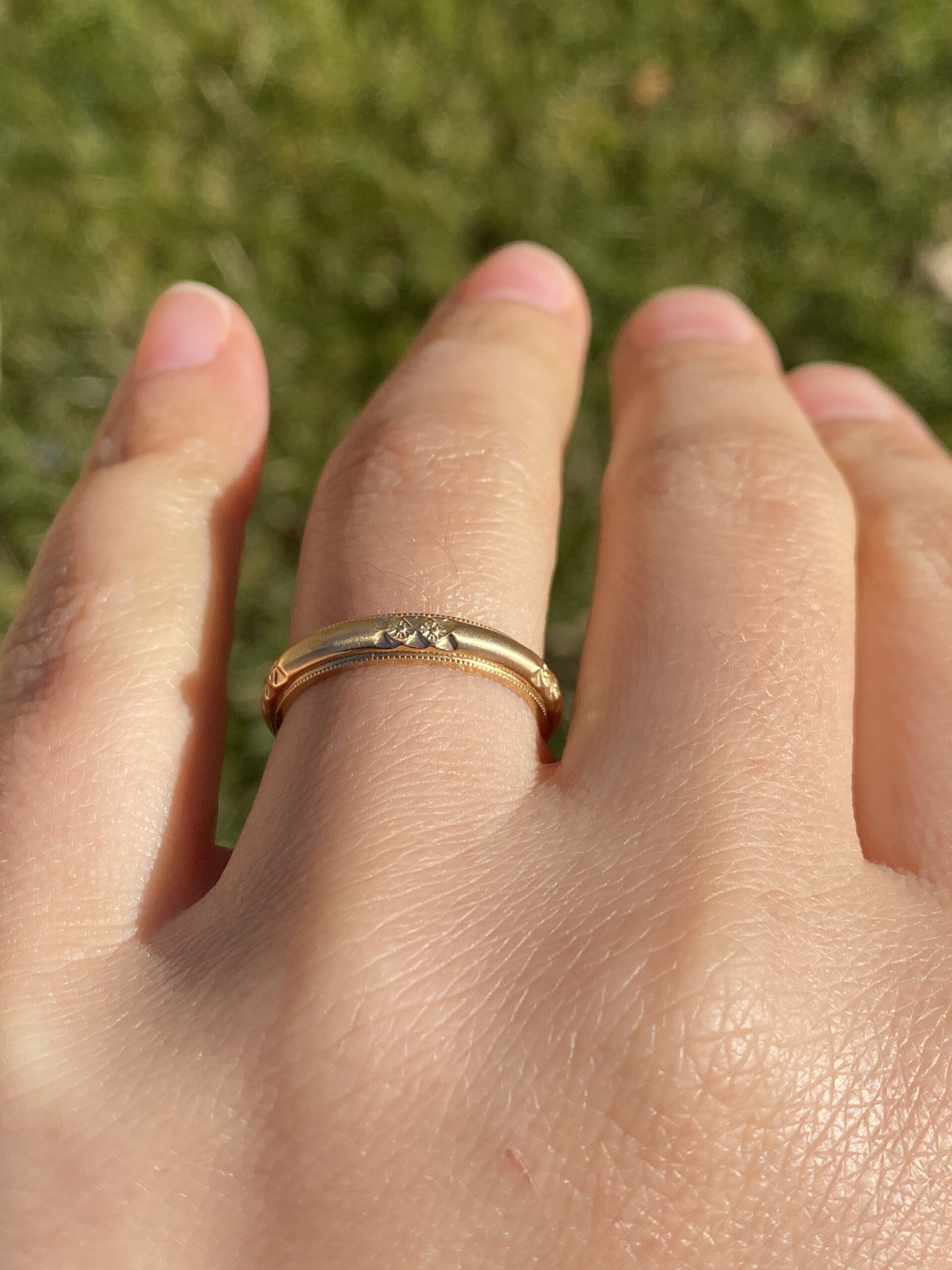 The Impressio: Antique New Old Stock Wedding Band in Yellow Gold - Image 7