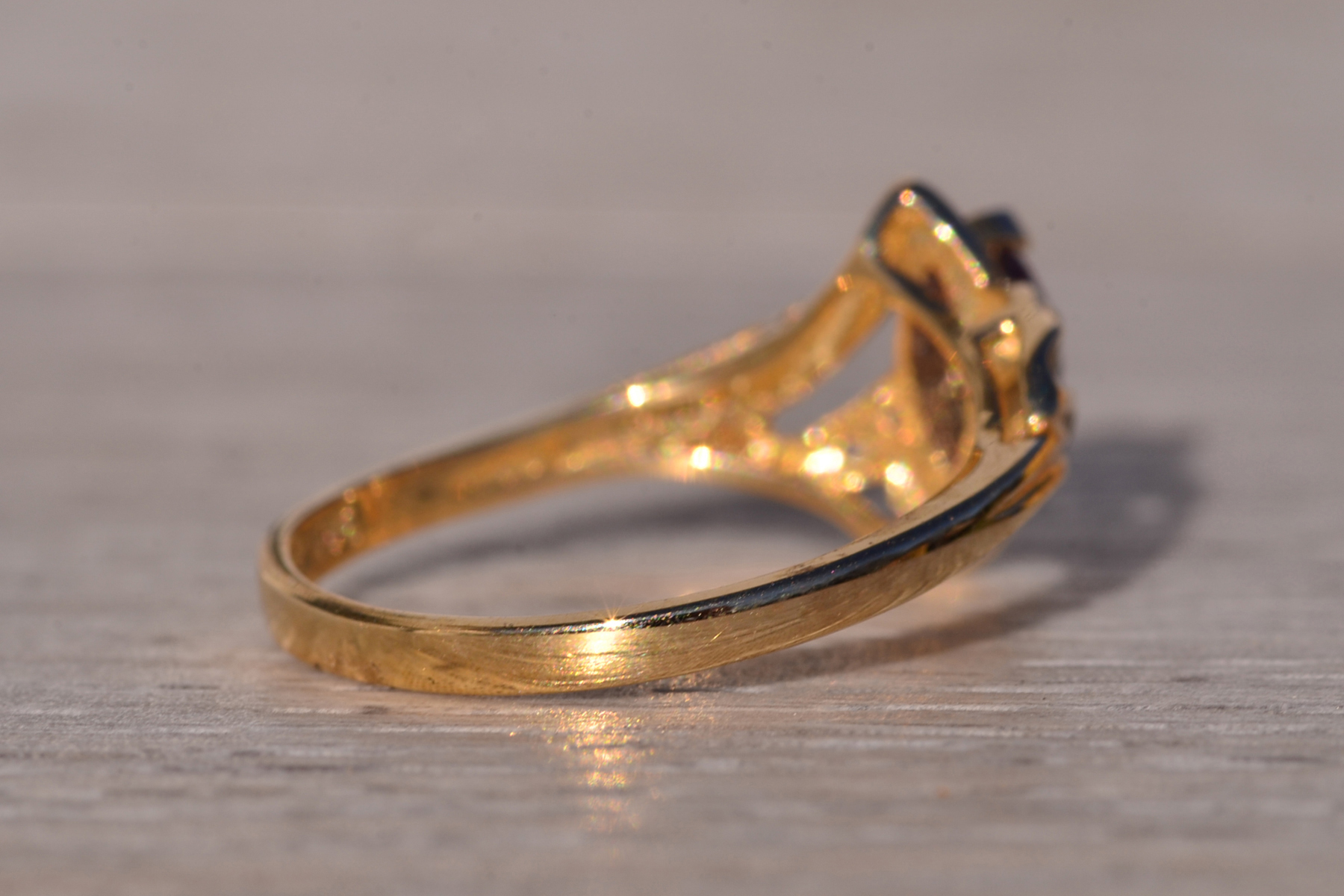 SOLD - The Knie: Lab Grown Alexandrite and Natural Diamond Ring in Yellow Gold - Image 5
