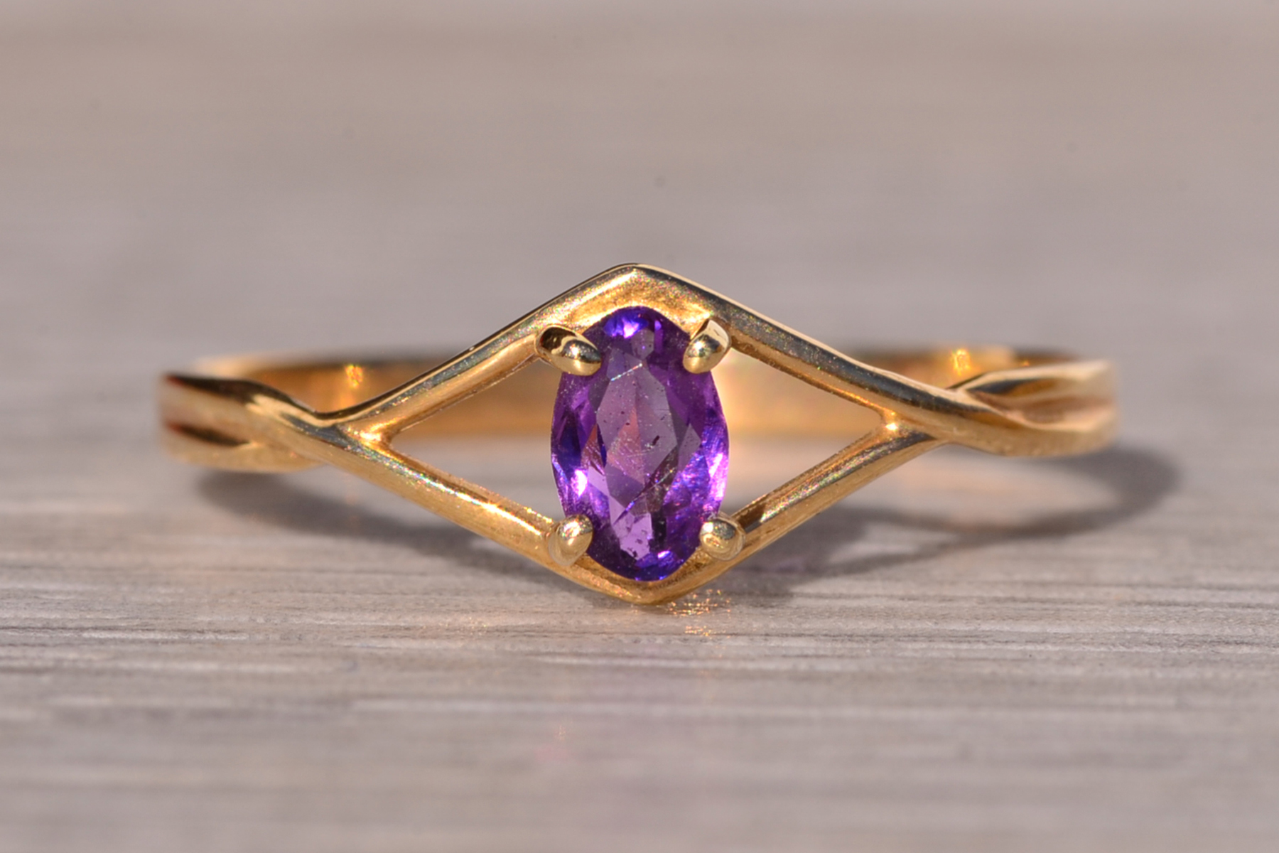 The Crobly: Natural Amethyst Ring in Yellow Gold - Image 2