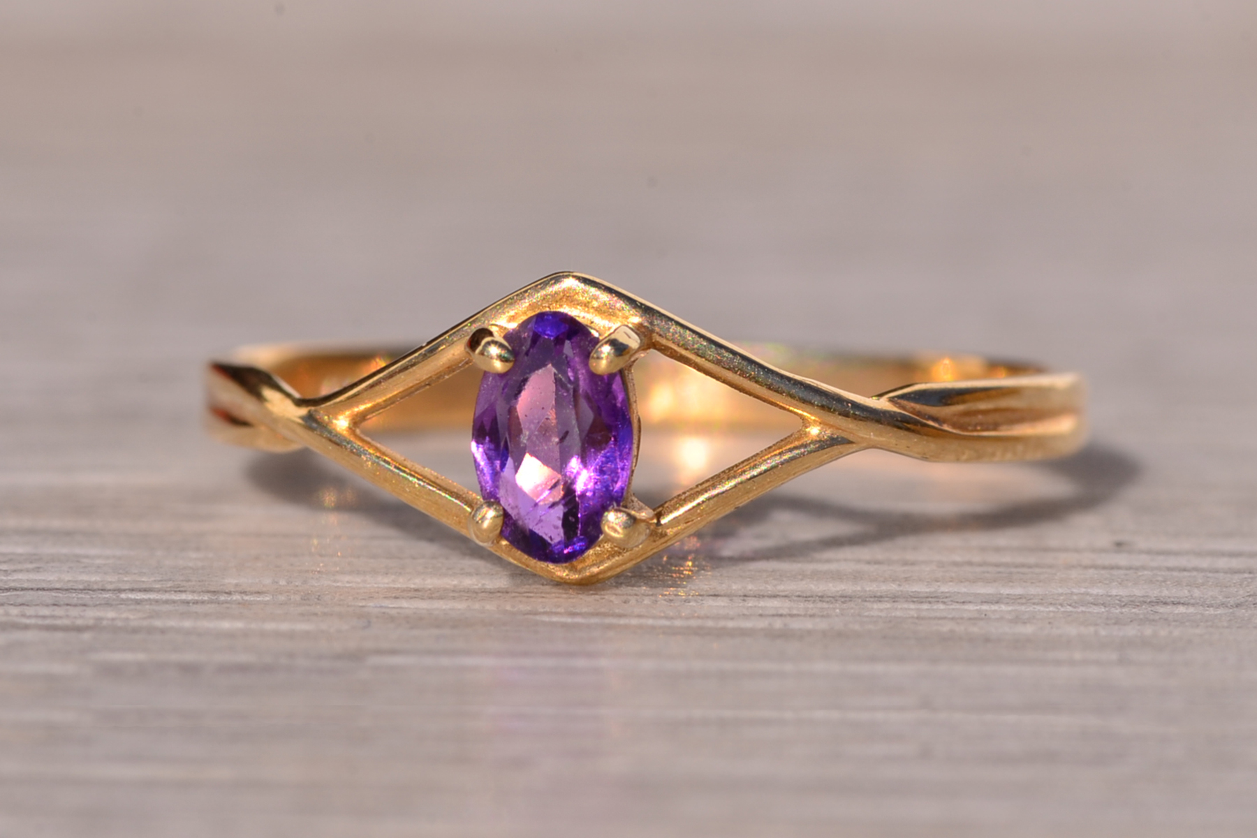 The Crobly: Natural Amethyst Ring in Yellow Gold - Image 3