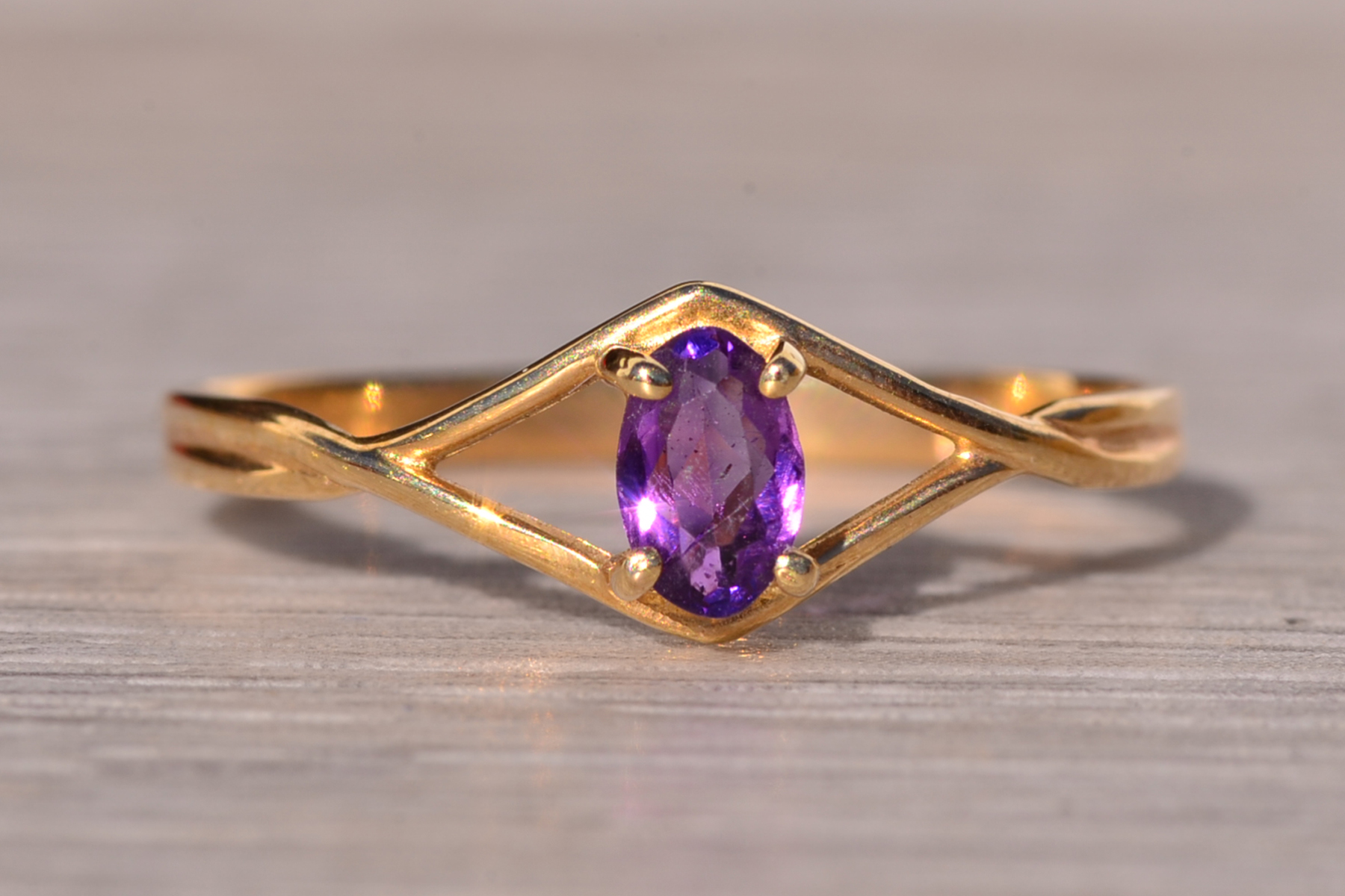 The Crobly: Natural Amethyst Ring in Yellow Gold - Image 7