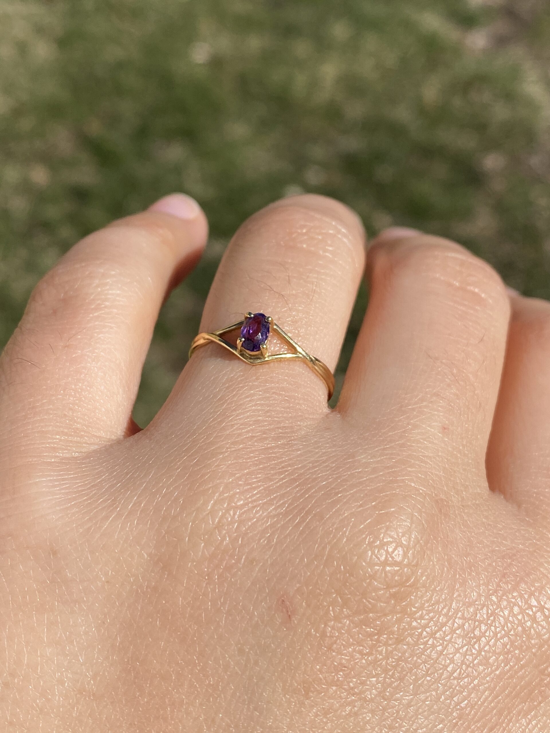 The Crobly: Natural Amethyst Ring in Yellow Gold - Image 10
