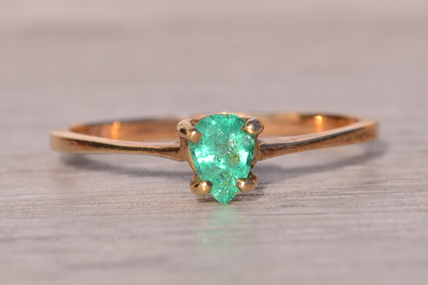 The Seafoam: Vivid Pear Shaped Natural Emerald in Yellow Gold - Image 2