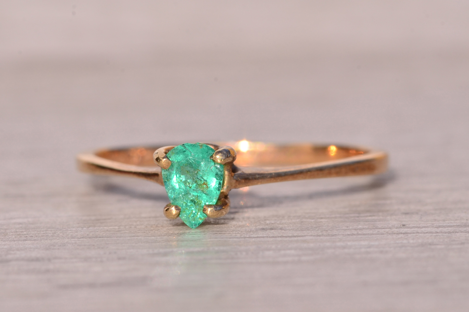 The Seafoam: Vivid Pear Shaped Natural Emerald in Yellow Gold - Image 3