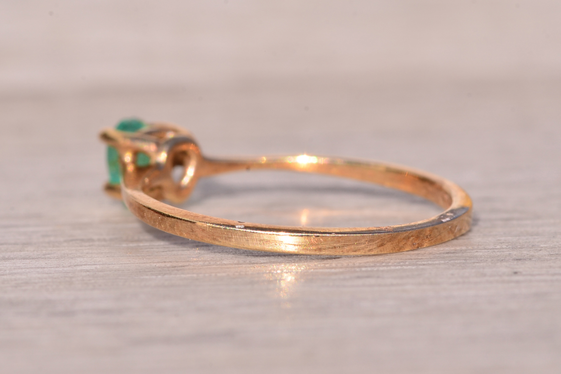 The Seafoam: Vivid Pear Shaped Natural Emerald in Yellow Gold - Image 4