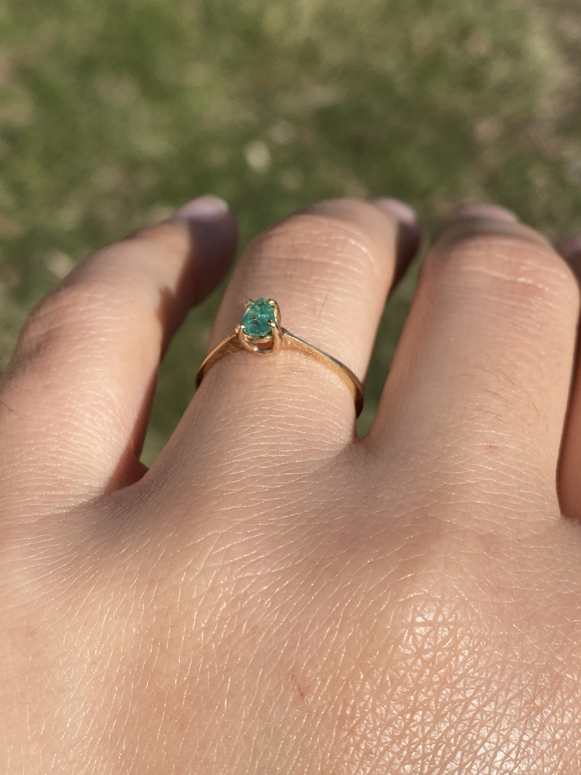 The Seafoam: Vivid Pear Shaped Natural Emerald in Yellow Gold - Image 10