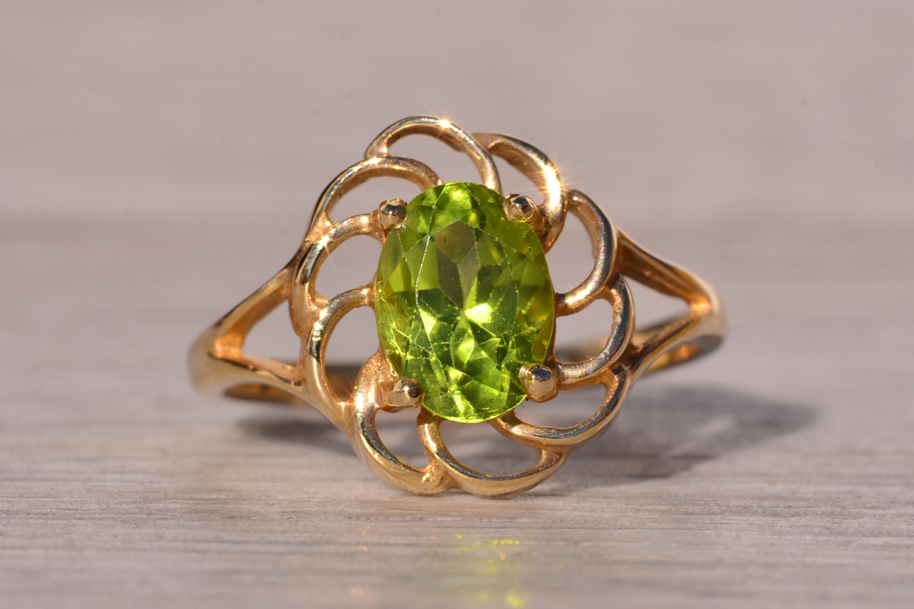 The Spiralizer: Spiralized Oval Peridot Ring in Yellow Gold - Image 2