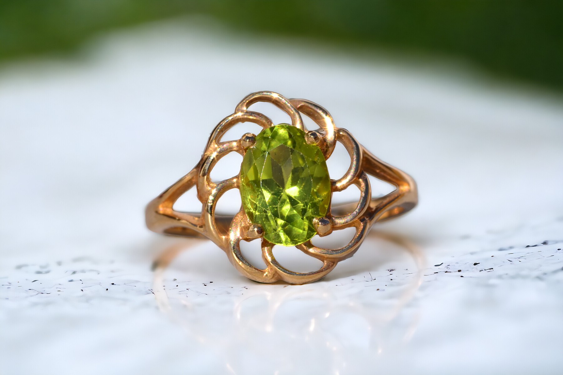 The Spiralizer: Spiralized Oval Peridot Ring in Yellow Gold - Image 11