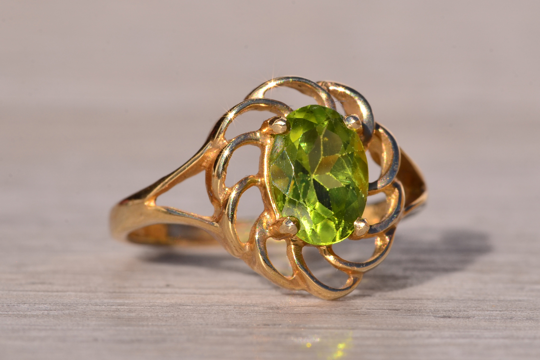 The Spiralizer: Spiralized Oval Peridot Ring in Yellow Gold - Image 6