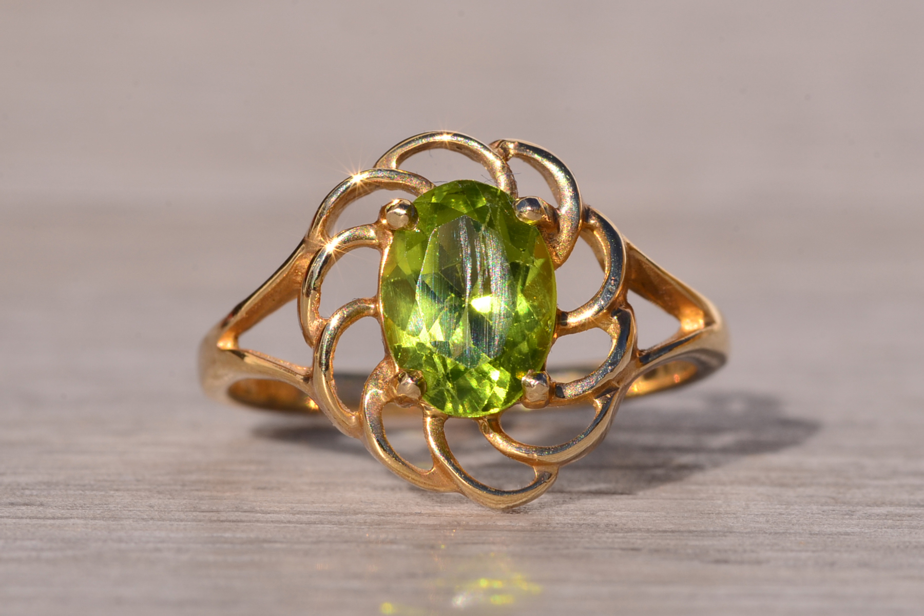 The Spiralizer: Spiralized Oval Peridot Ring in Yellow Gold - Image 7
