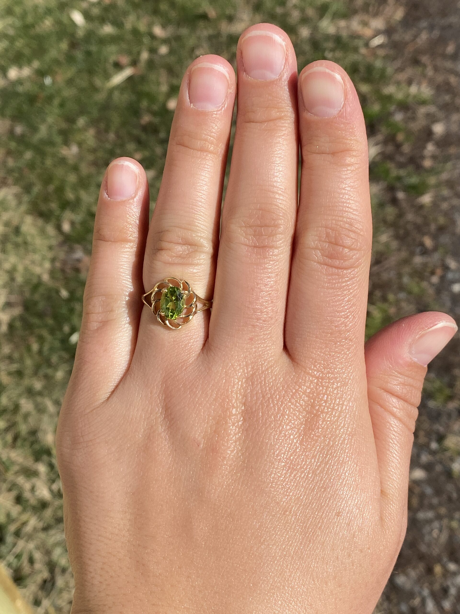 The Spiralizer: Spiralized Oval Peridot Ring in Yellow Gold - Image 8