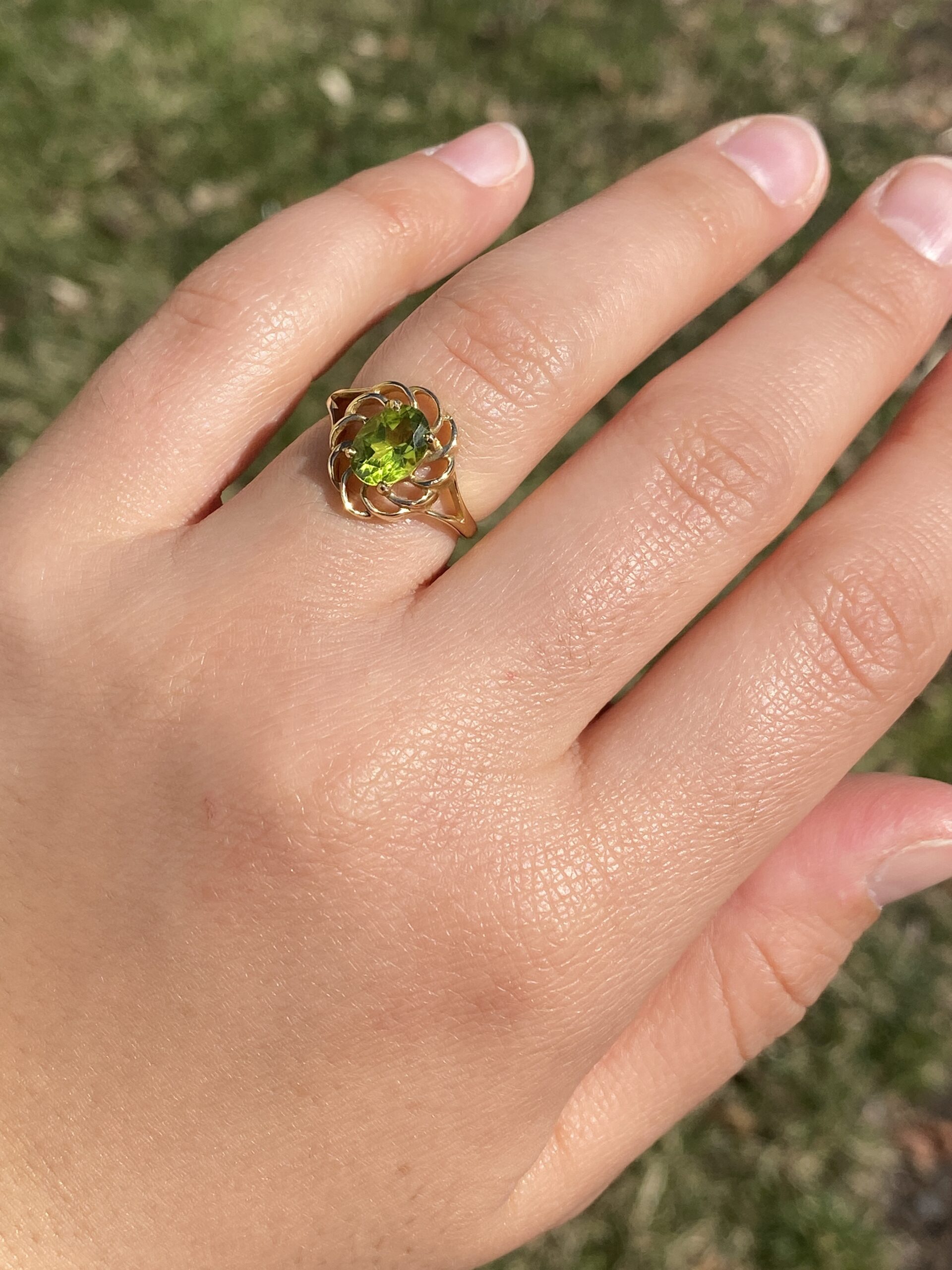 The Spiralizer: Spiralized Oval Peridot Ring in Yellow Gold - Image 9