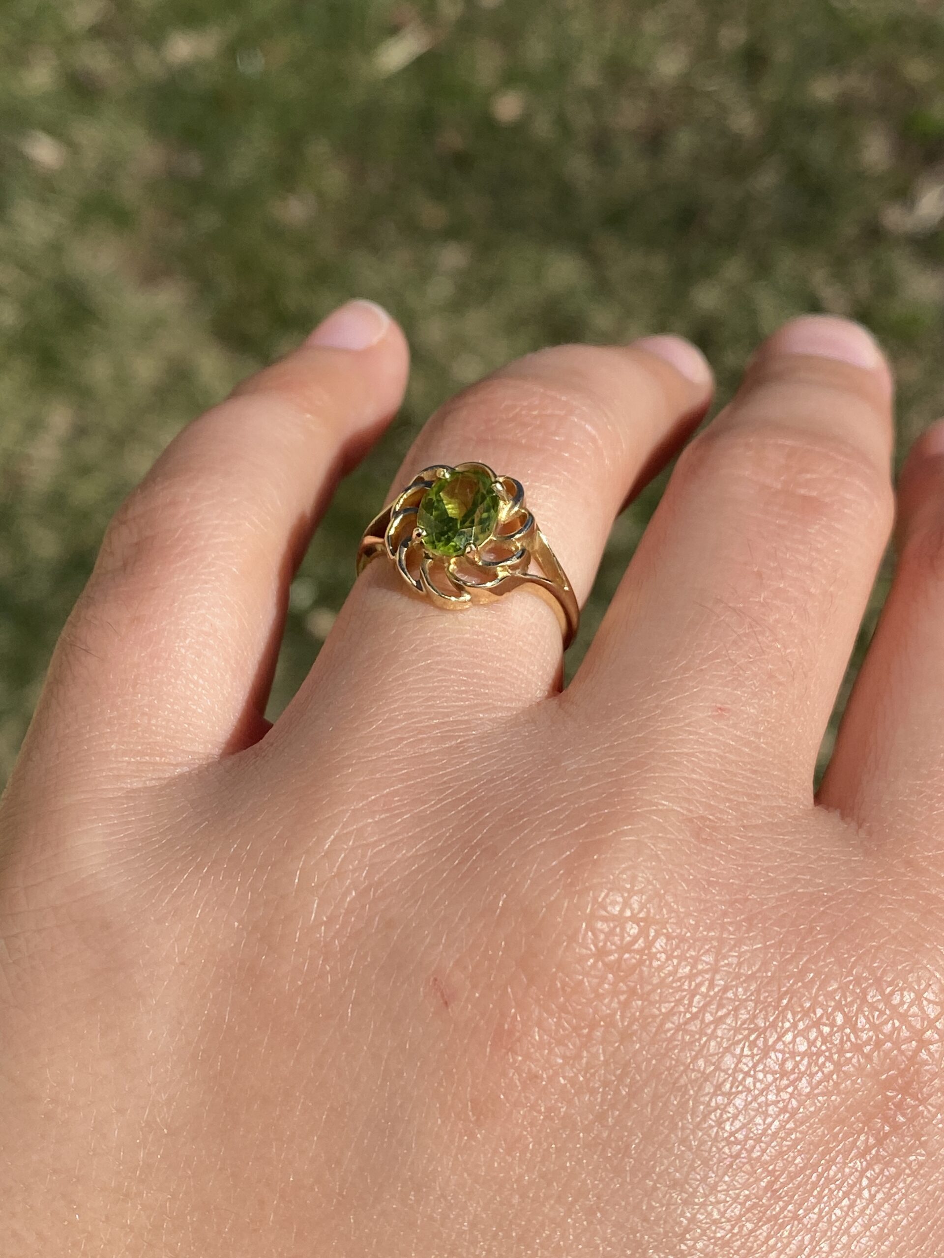 The Spiralizer: Spiralized Oval Peridot Ring in Yellow Gold - Image 10