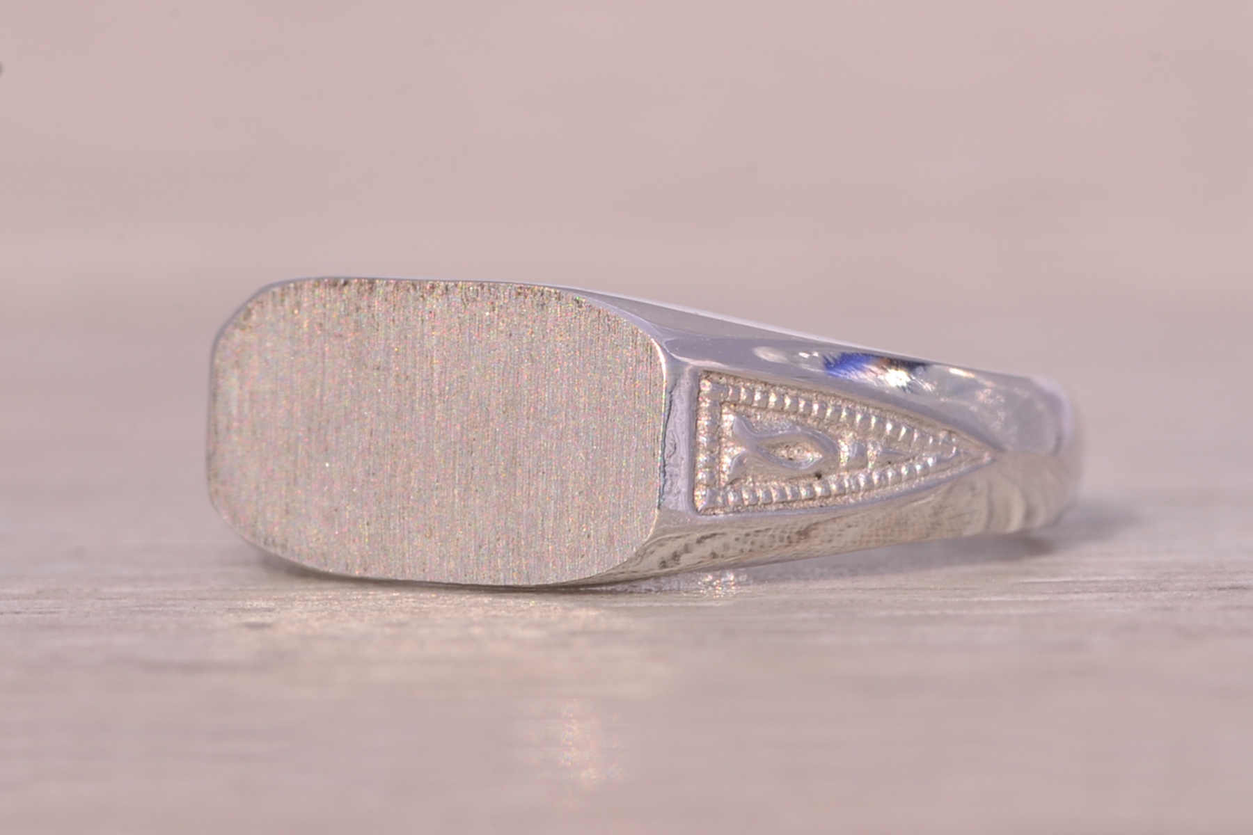 The Gone: Vintage White Gold Signet Ring - Image 3
