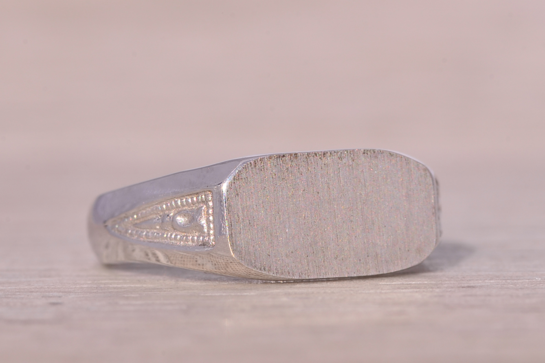 The Gone: Vintage White Gold Signet Ring - Image 6