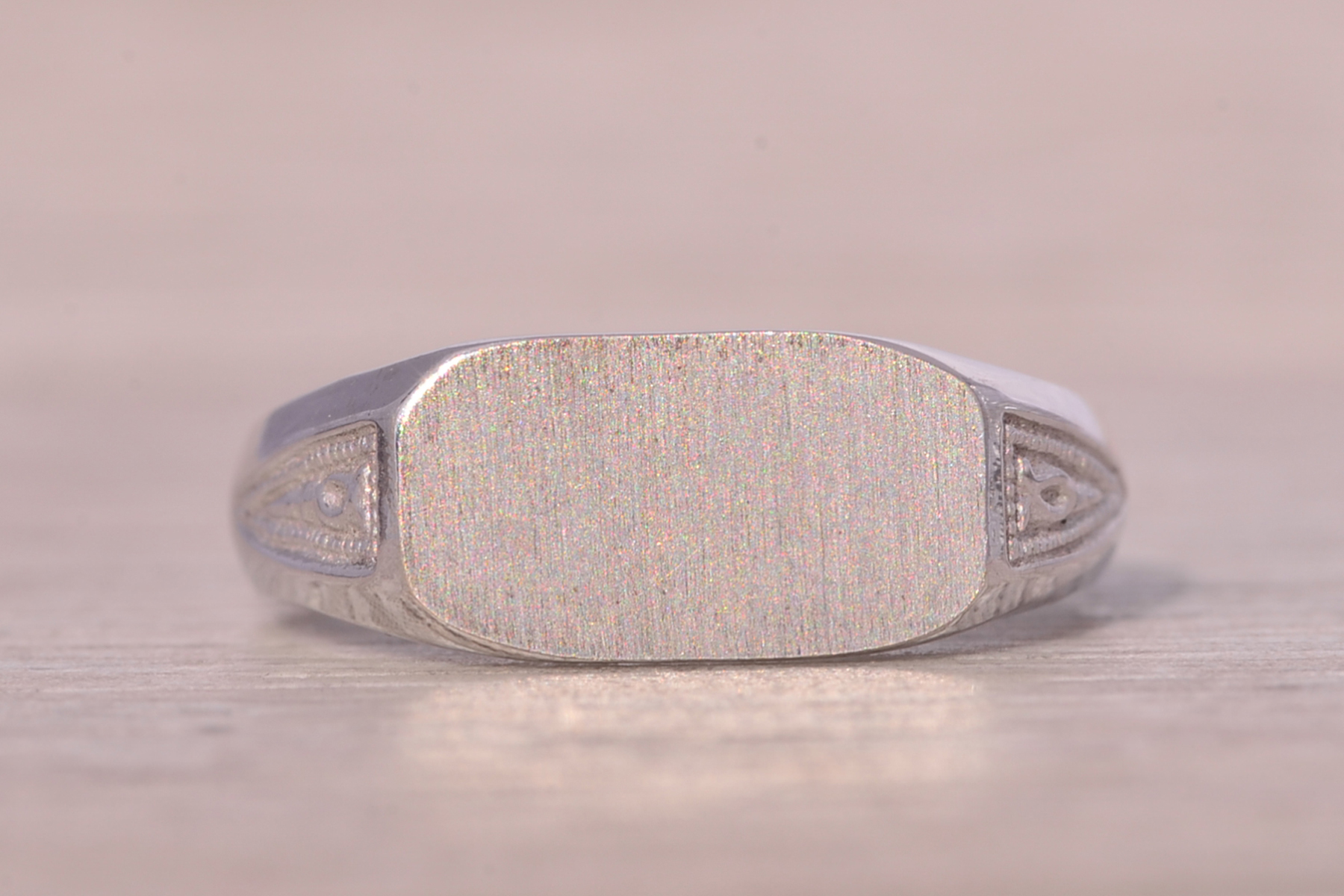 The Gone: Vintage White Gold Signet Ring - Image 7