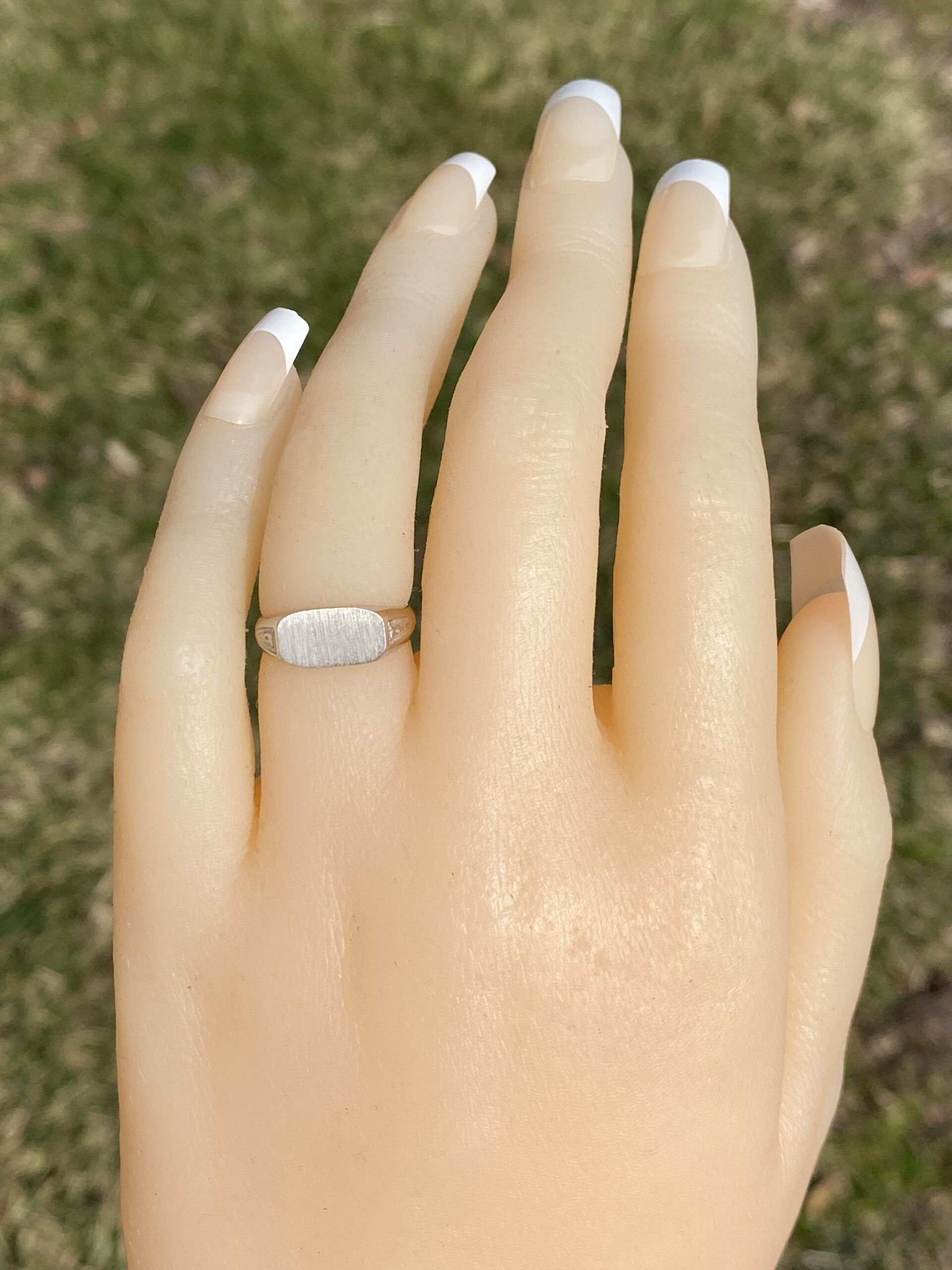 The Gone: Vintage White Gold Signet Ring - Image 8