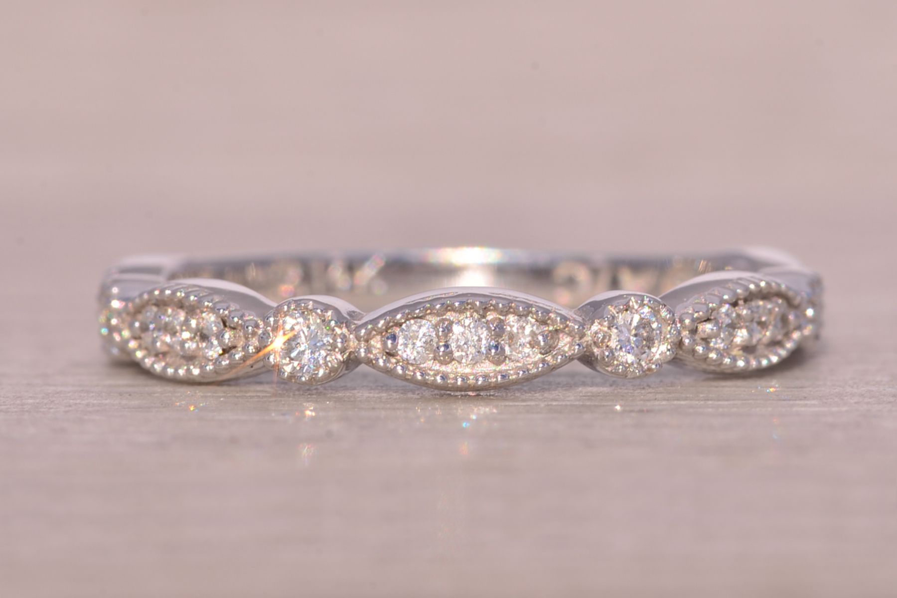 The Netil: Stationed Natural Diamond Band in White Gold - Image 2