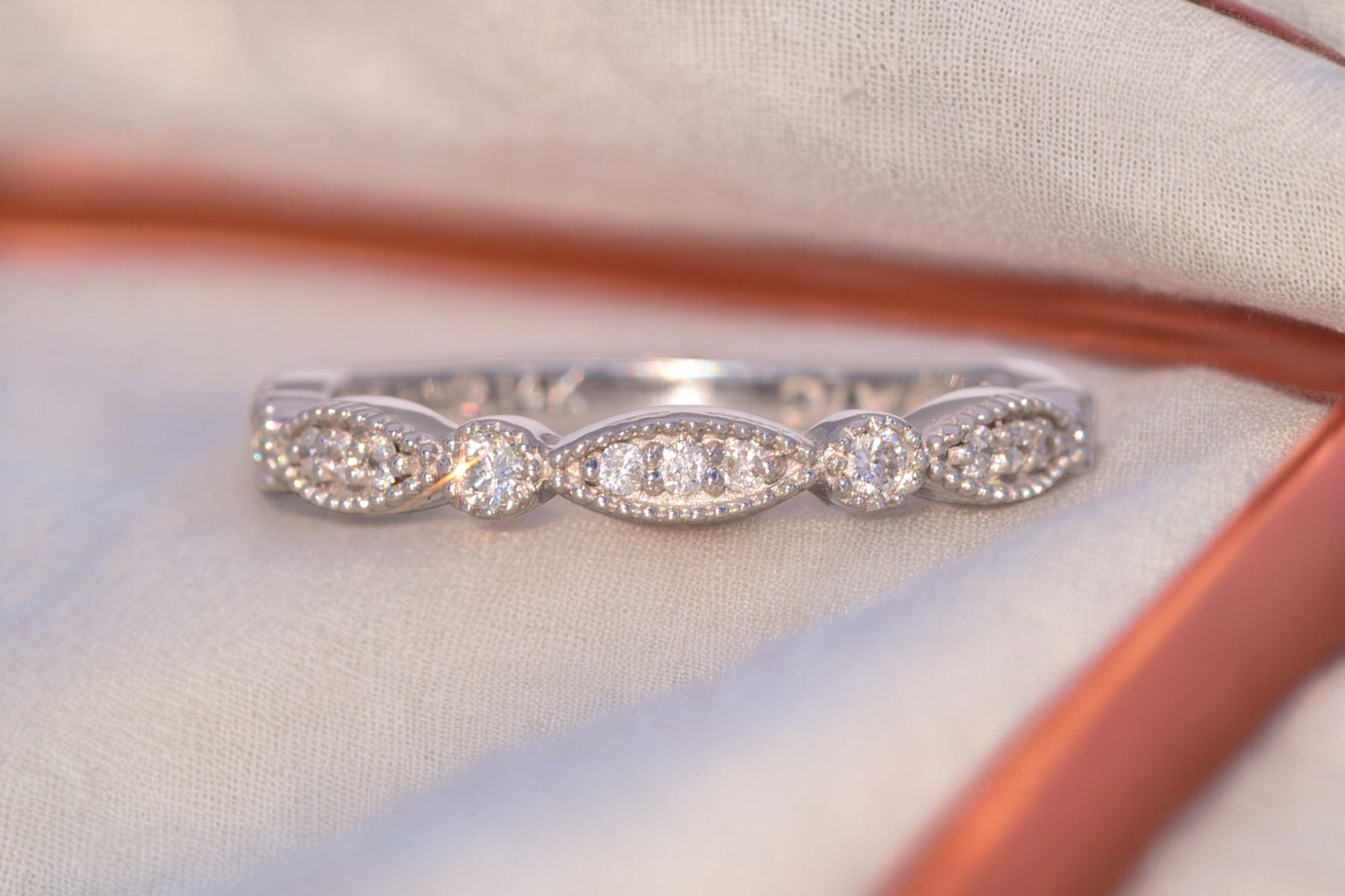 The Netil: Stationed Natural Diamond Band in White Gold - Image 11