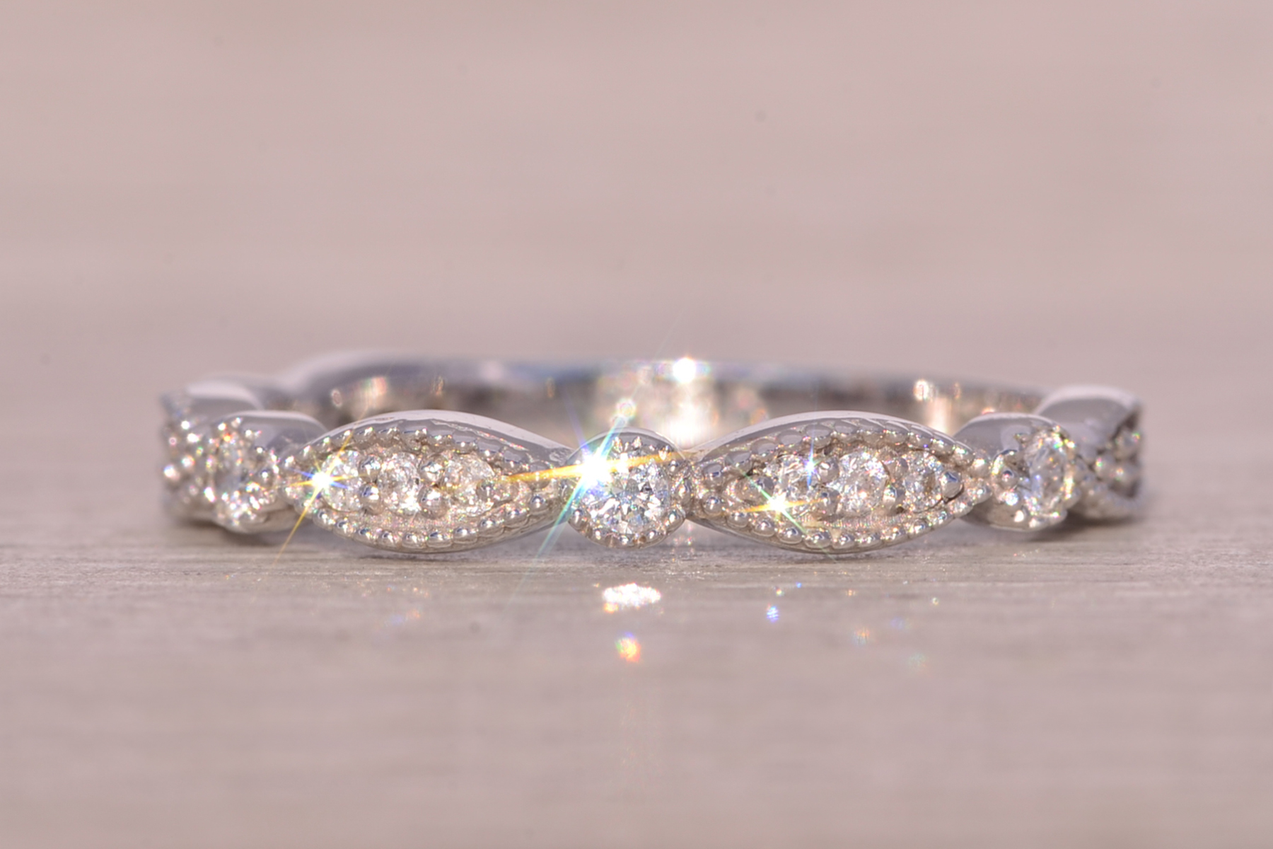 The Netil: Stationed Natural Diamond Band in White Gold - Image 3