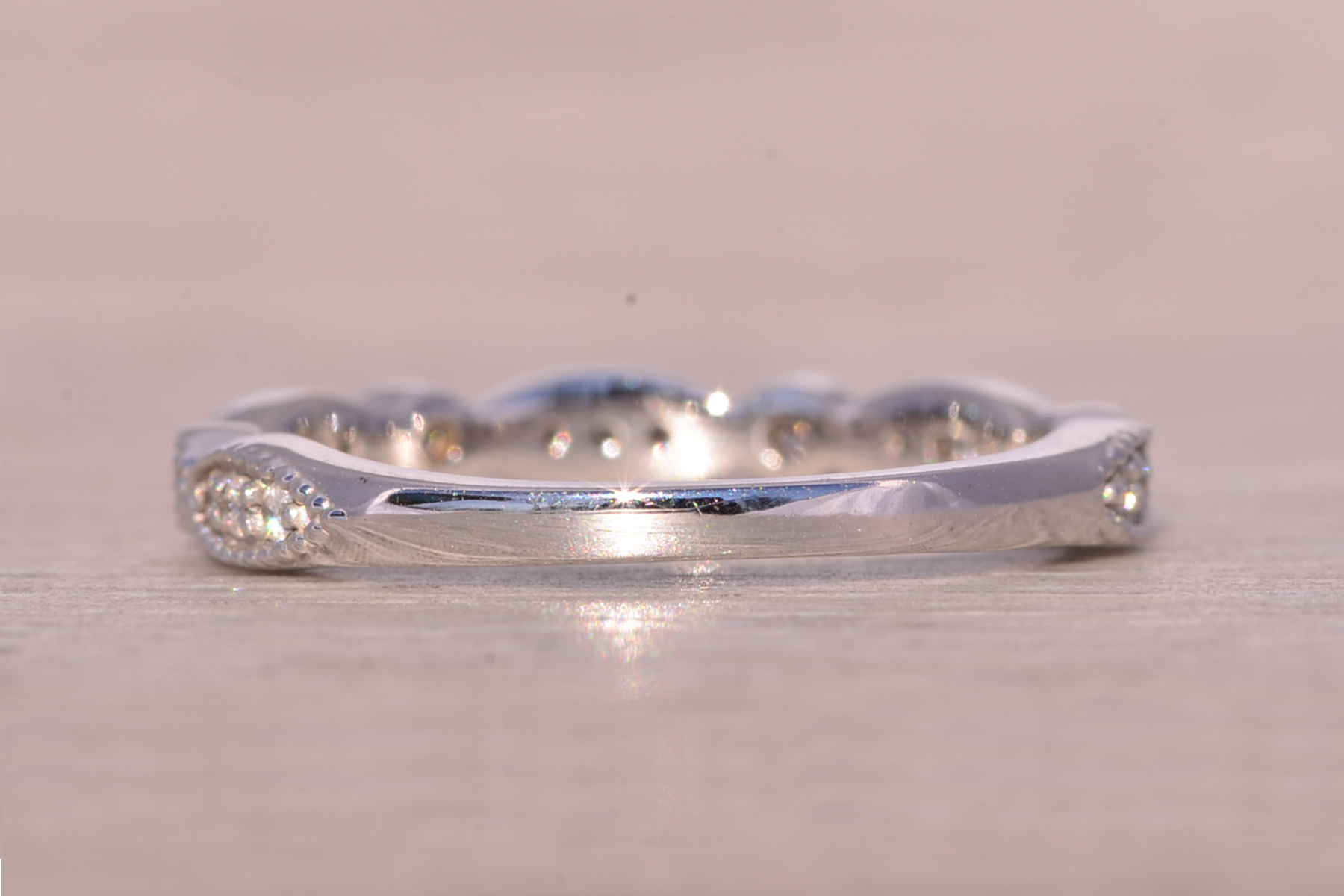 The Netil: Stationed Natural Diamond Band in White Gold - Image 4