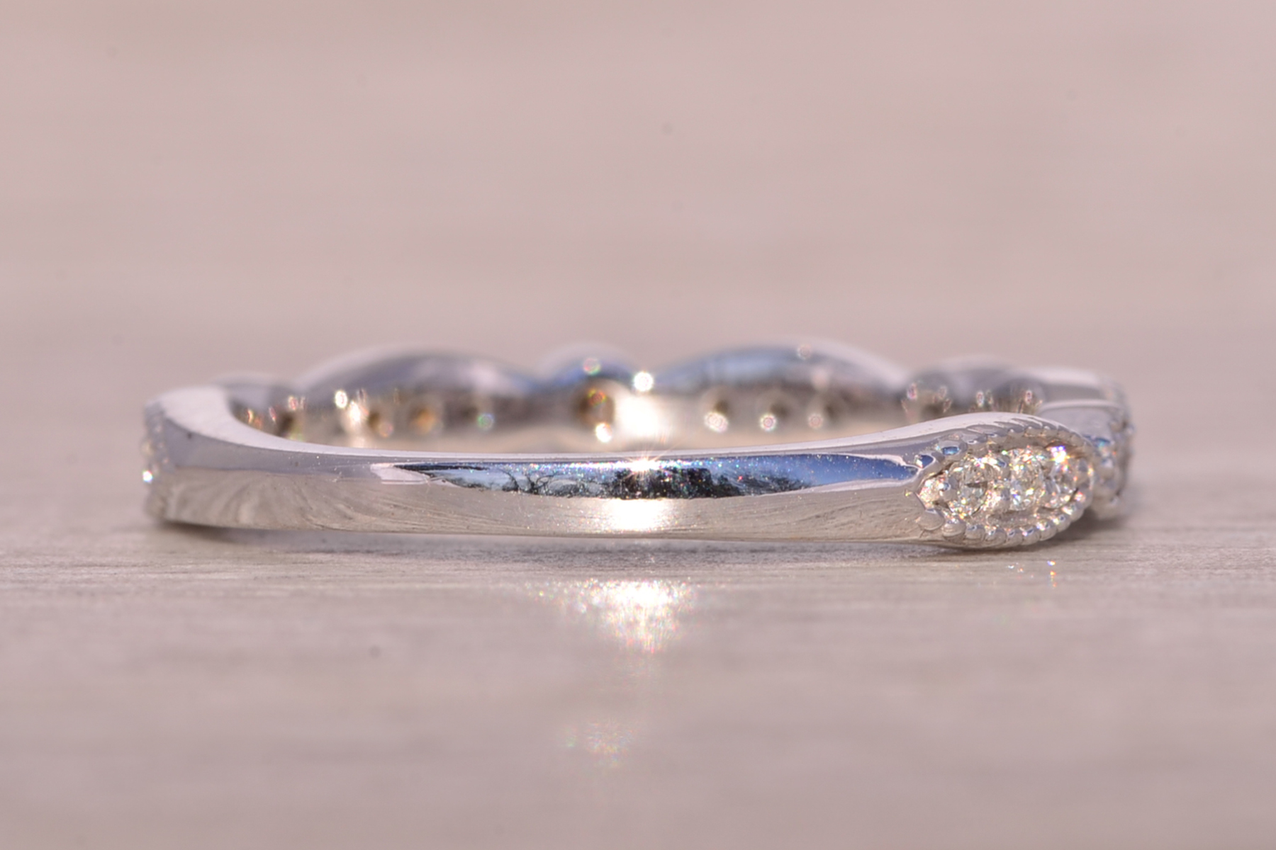The Netil: Stationed Natural Diamond Band in White Gold - Image 5