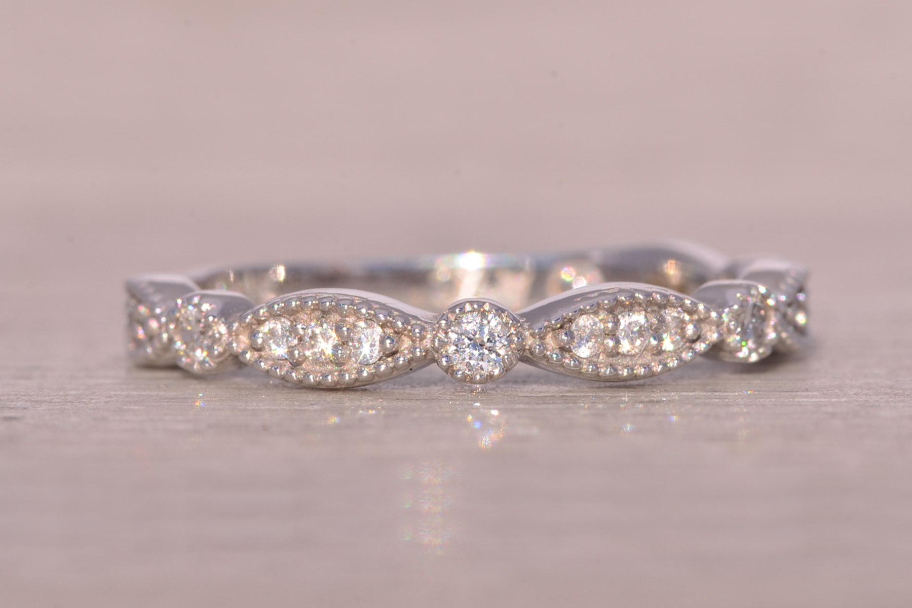 The Netil: Stationed Natural Diamond Band in White Gold - Image 6
