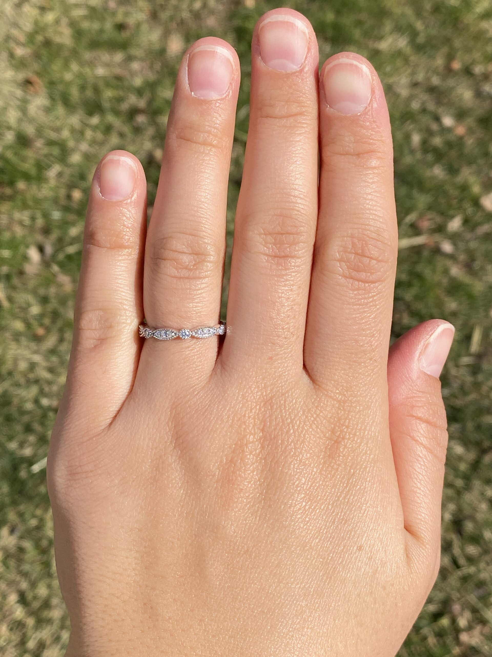 The Netil: Stationed Natural Diamond Band in White Gold - Image 8