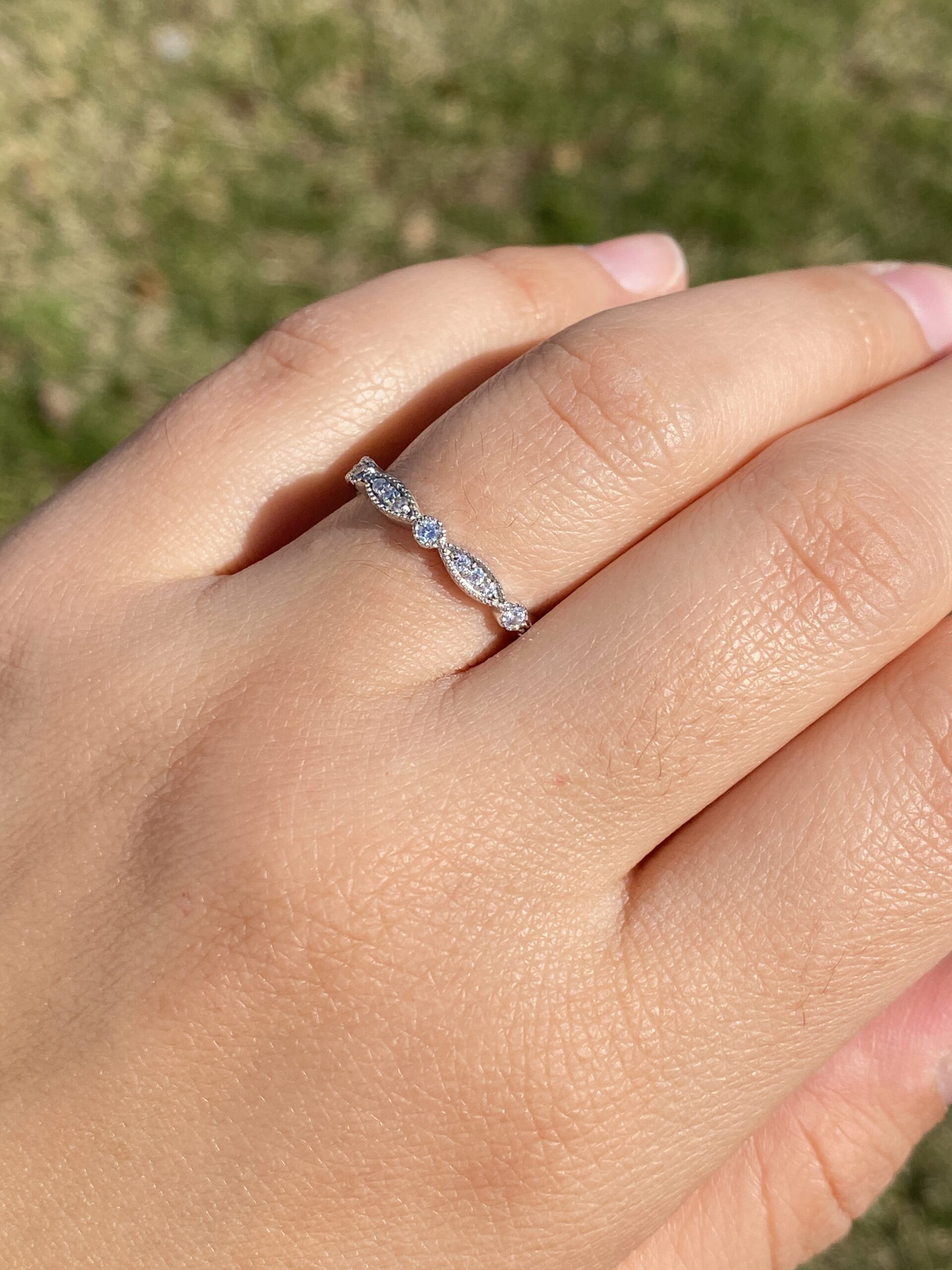The Netil: Stationed Natural Diamond Band in White Gold - Image 9