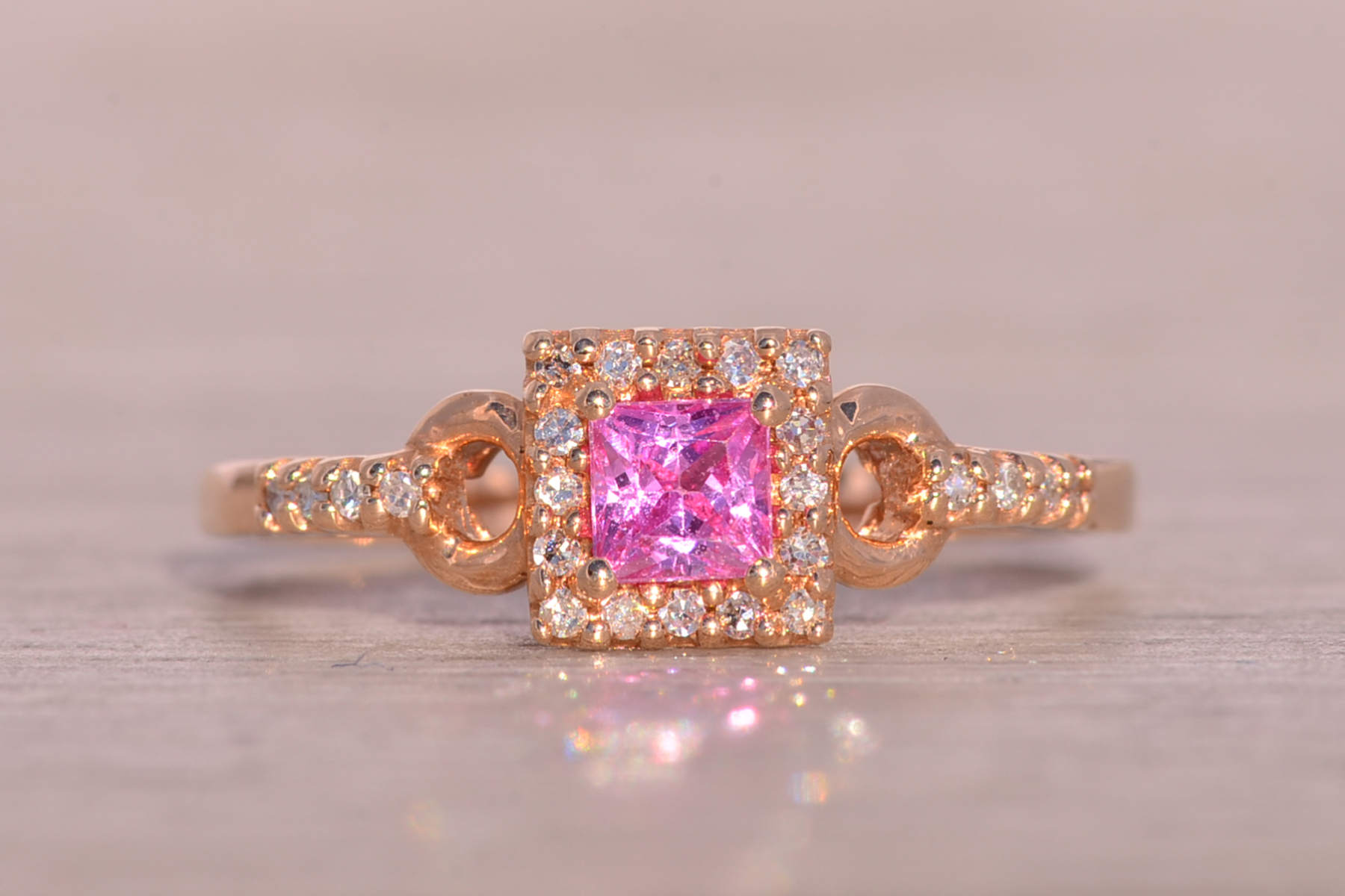 The Panther: Vivid Pink Sapphire and Natural Diamond Ring - Image 2