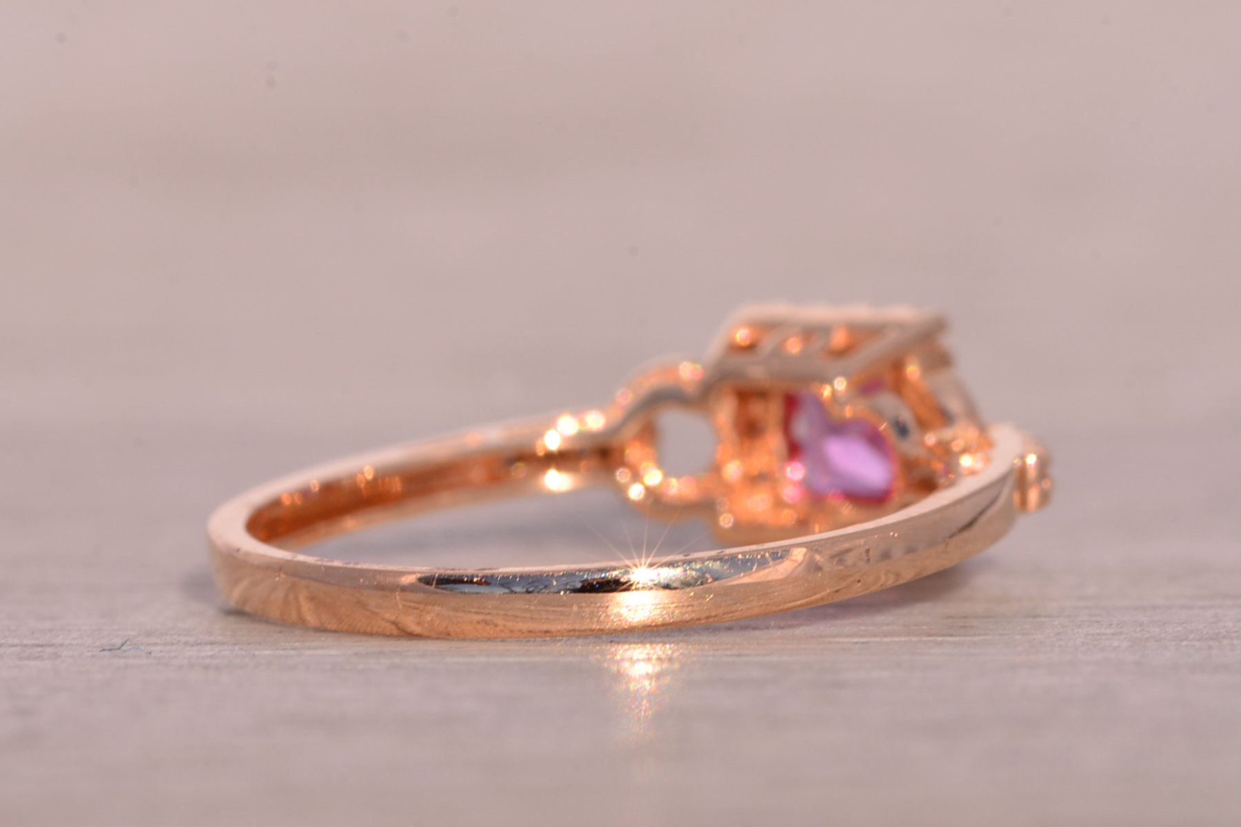 The Panther: Vivid Pink Sapphire and Natural Diamond Ring - Image 5