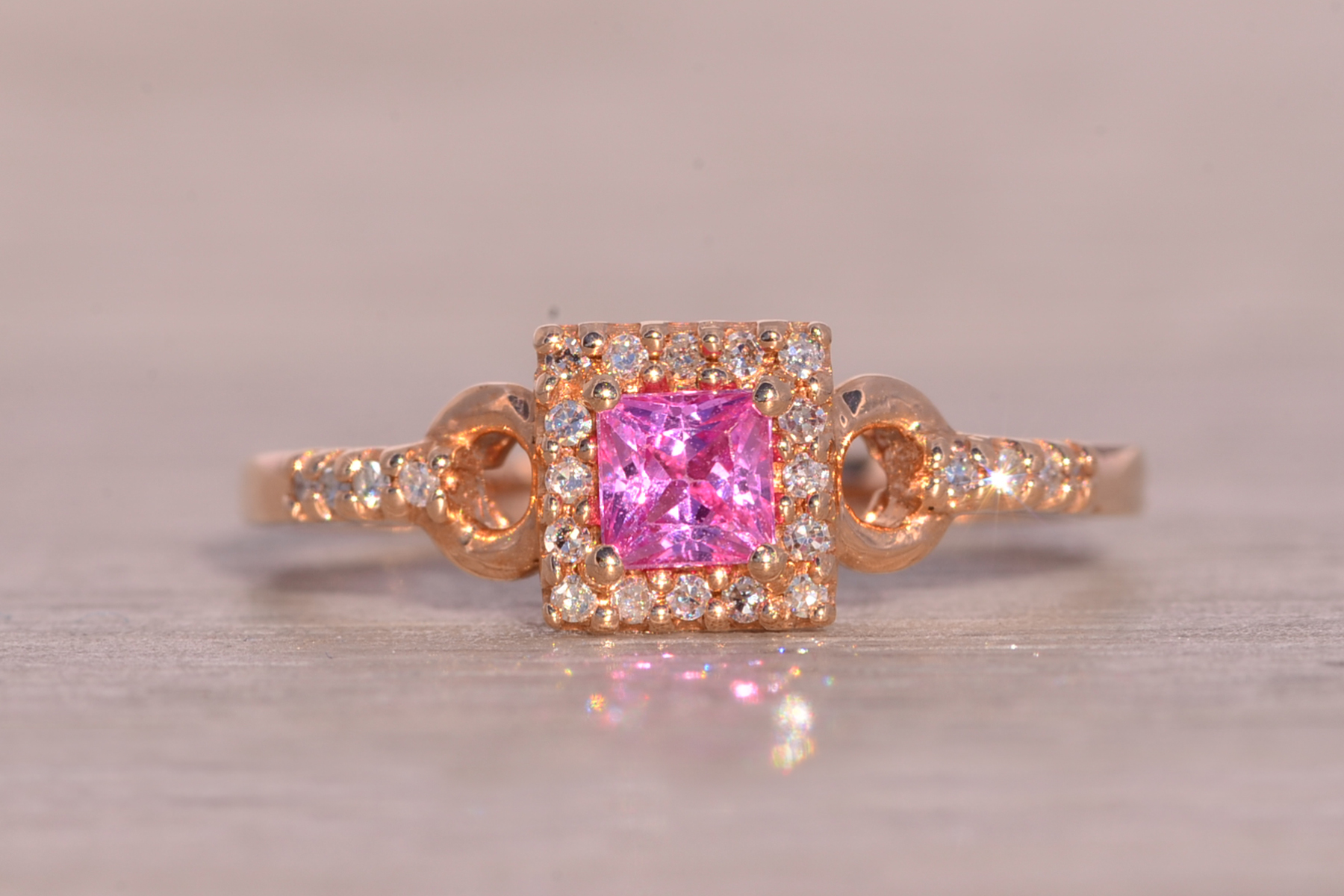 The Panther: Vivid Pink Sapphire and Natural Diamond Ring - Image 7