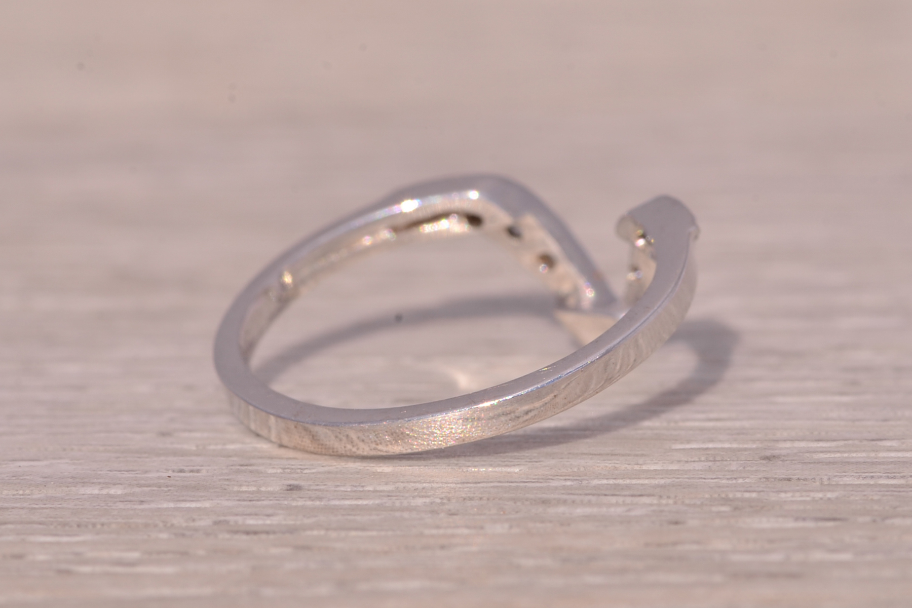 The Elegant Chevron: Natural Diamond Ring in White Gold - Image 4