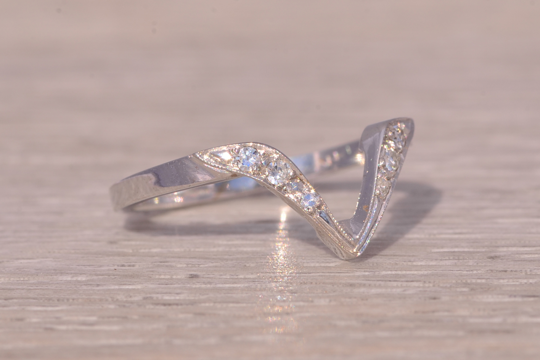 The Elegant Chevron: Natural Diamond Ring in White Gold - Image 5