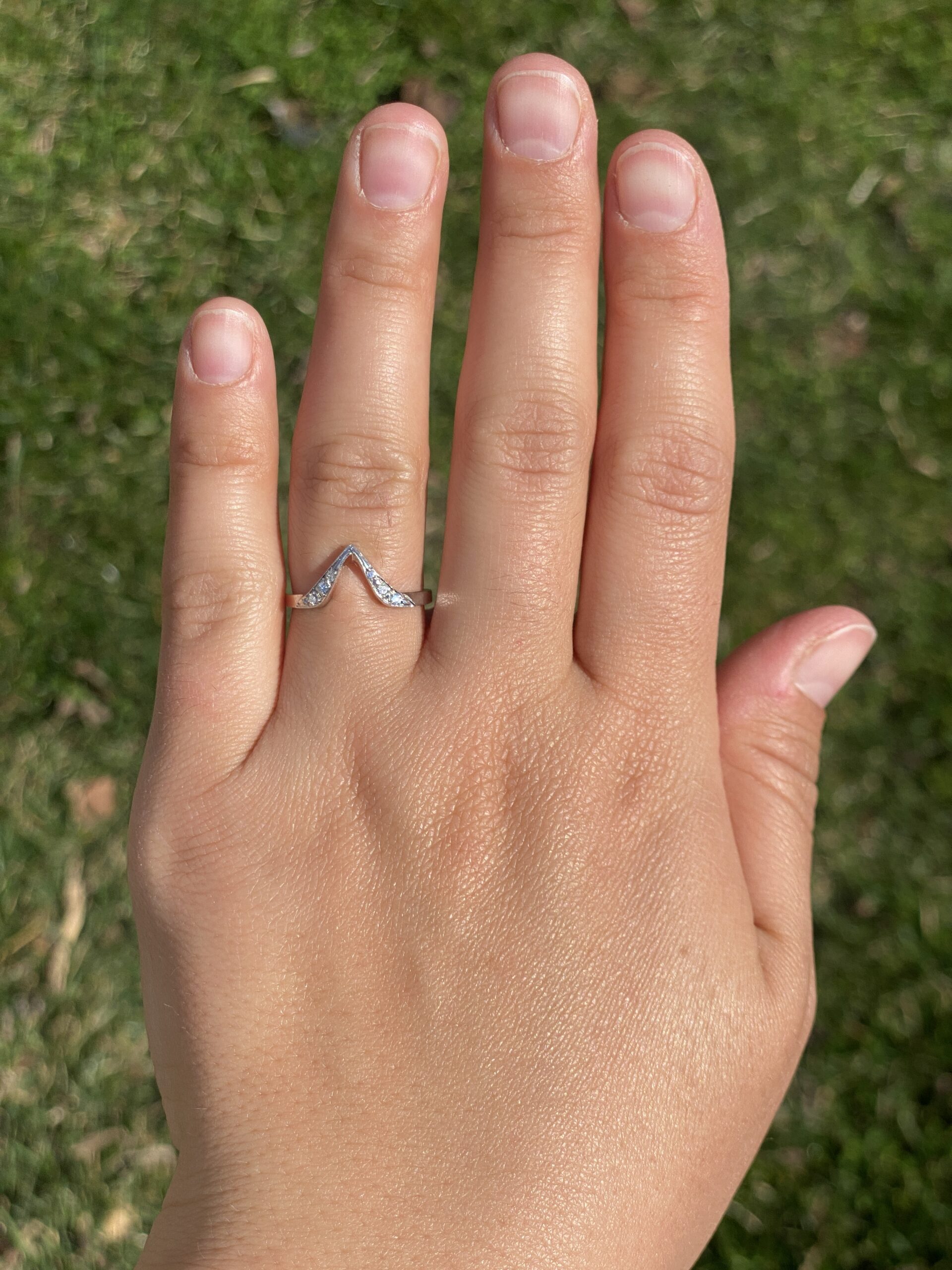 The Elegant Chevron: Natural Diamond Ring in White Gold - Image 7