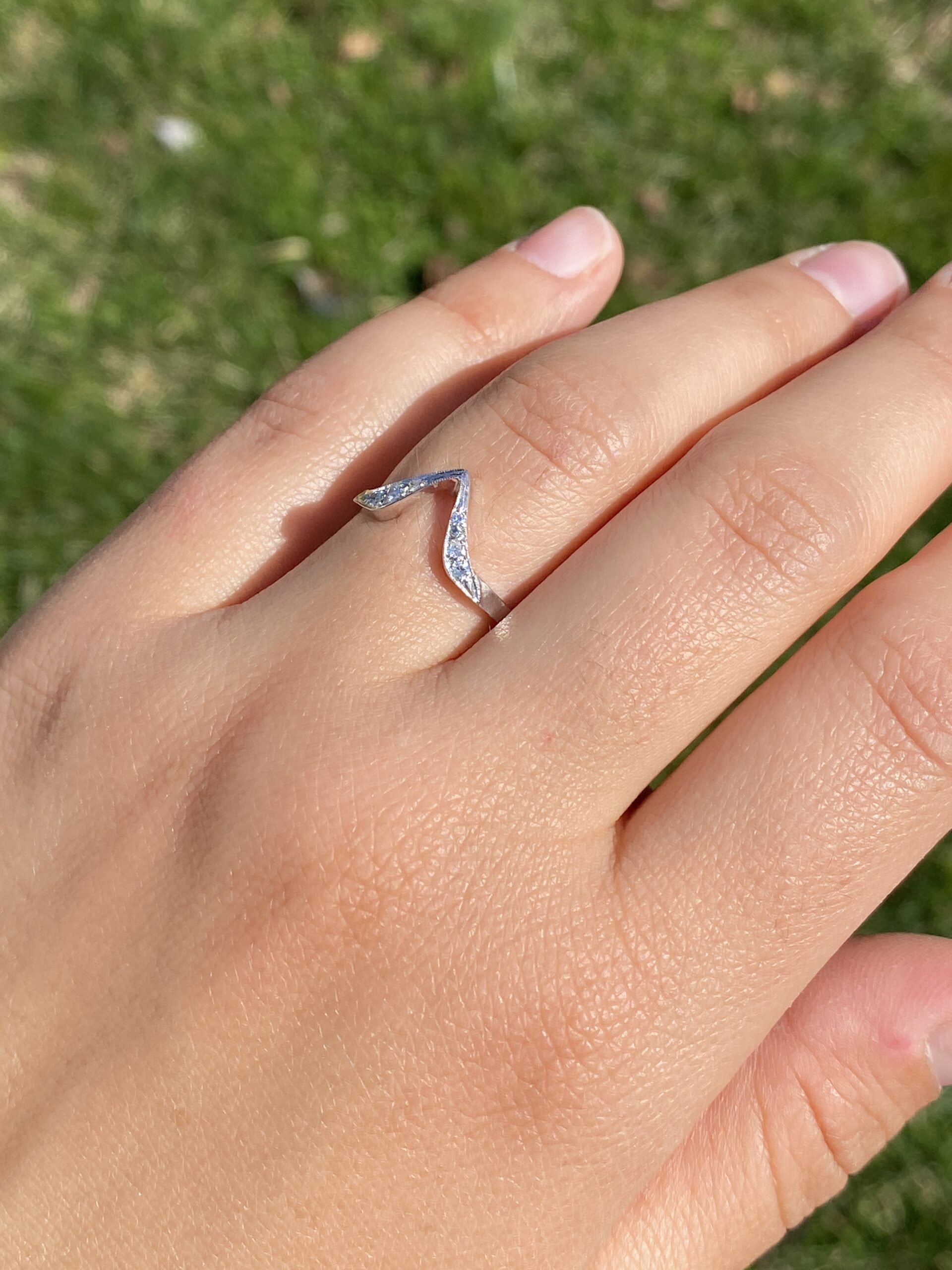 The Elegant Chevron: Natural Diamond Ring in White Gold - Image 8