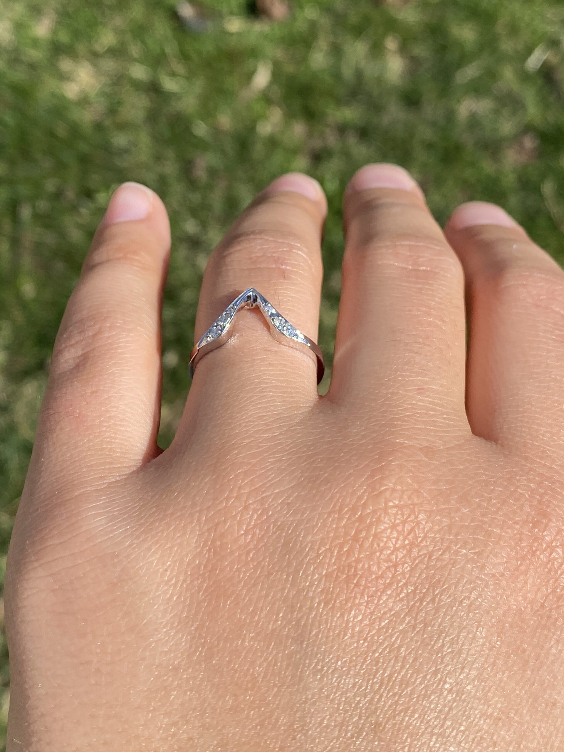 The Elegant Chevron: Natural Diamond Ring in White Gold - Image 9