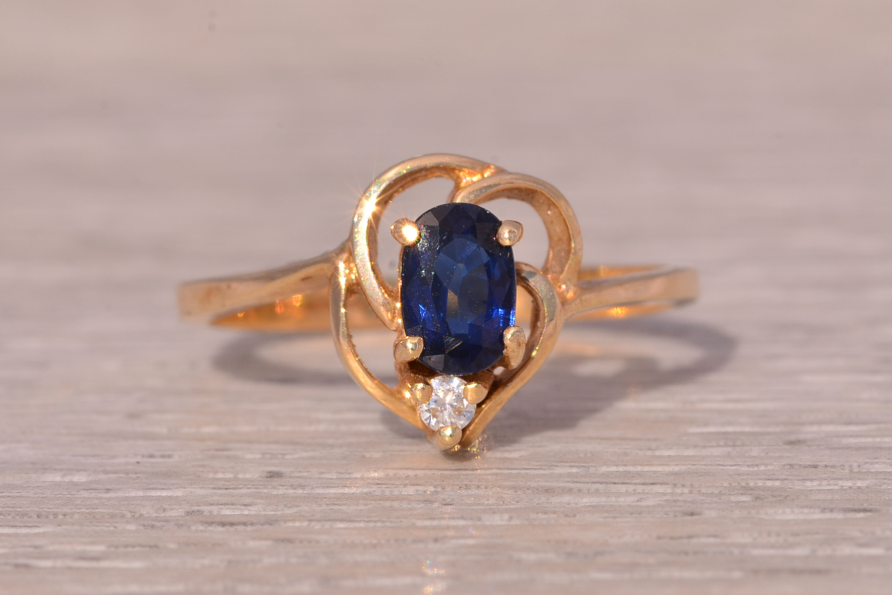 The Celestial Sweep: Sapphire and Diamond Ring in Yellow Gold - Image 2