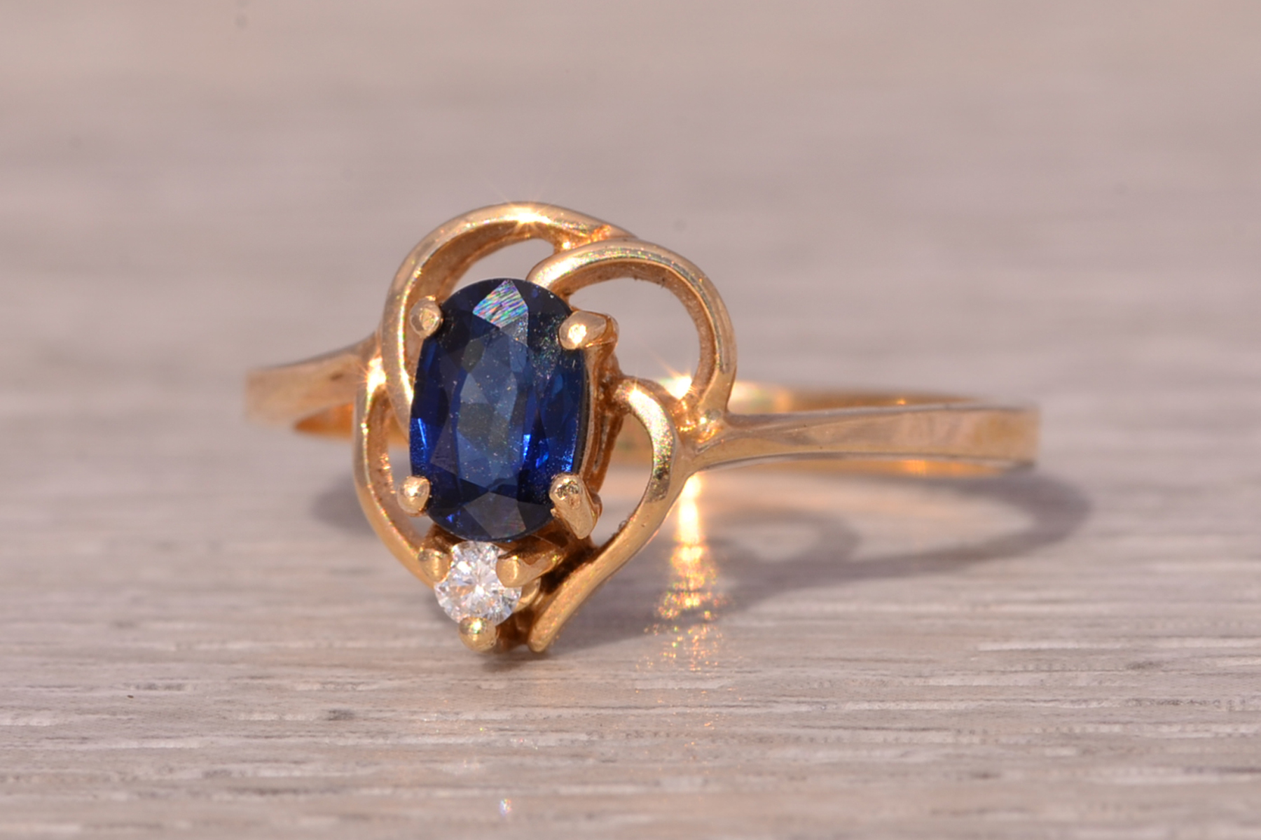 The Celestial Sweep: Sapphire and Diamond Ring in Yellow Gold - Image 3